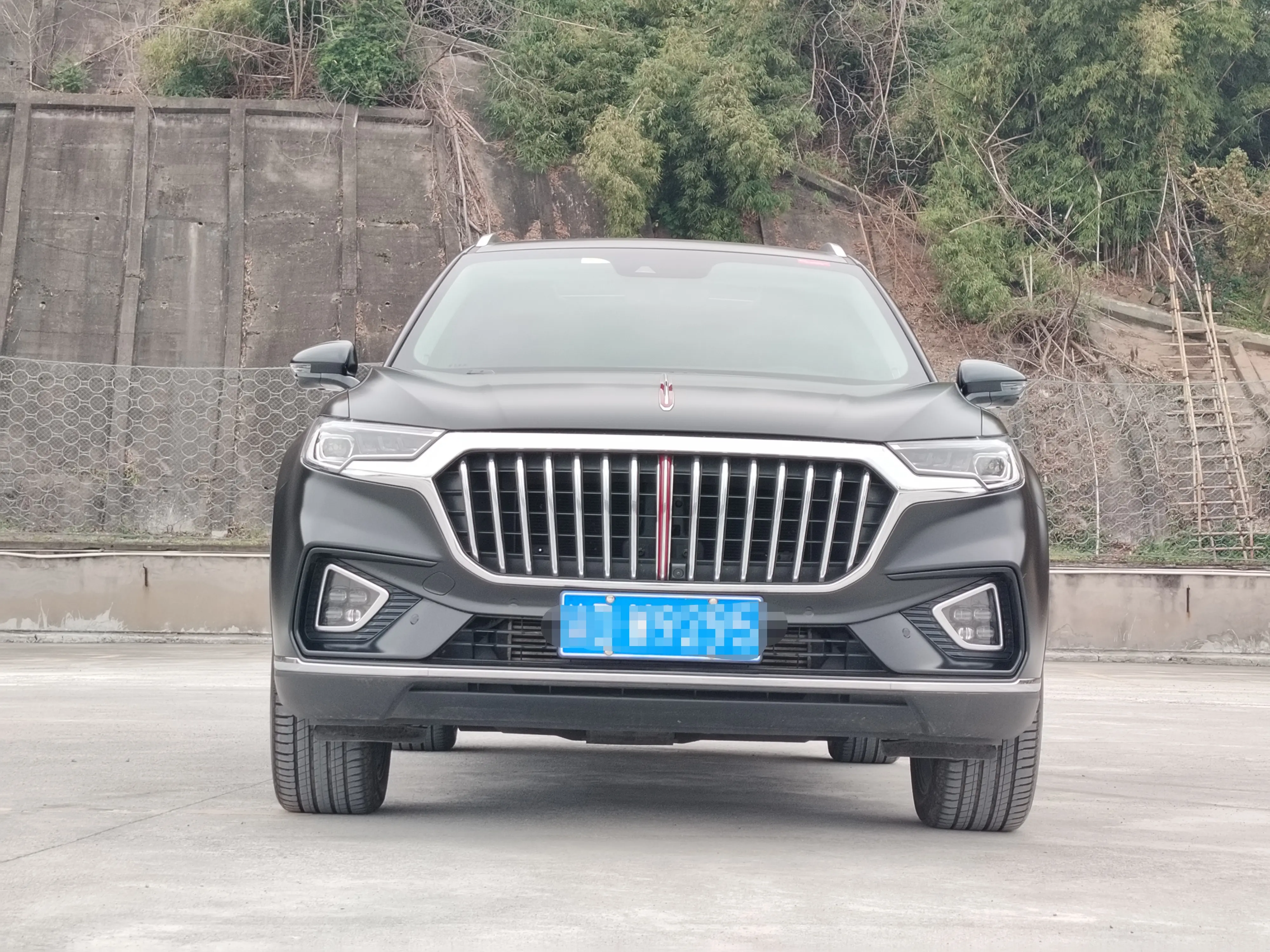 Hongqi HS5  из Китая