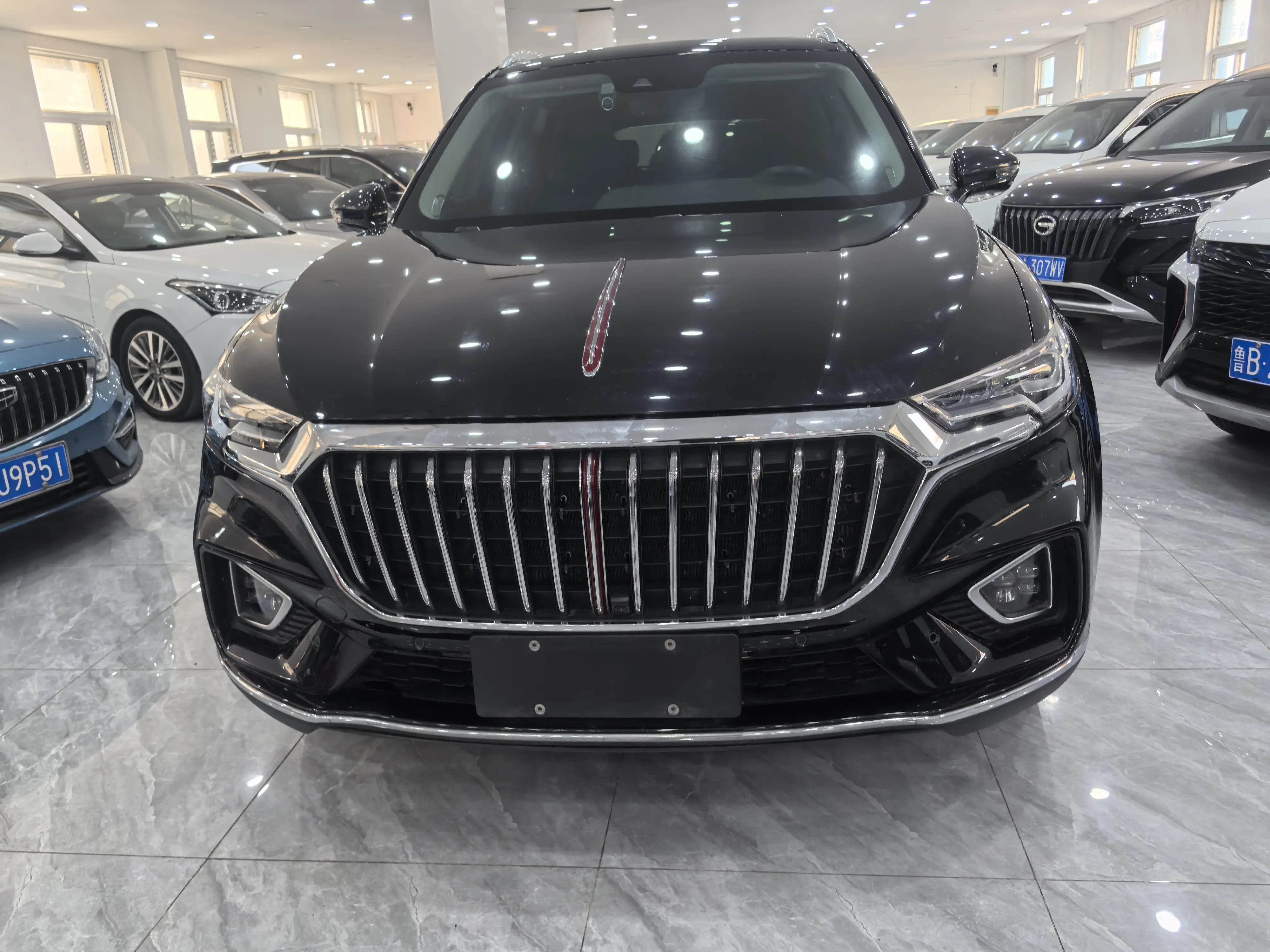 Hongqi HS5  из Китая