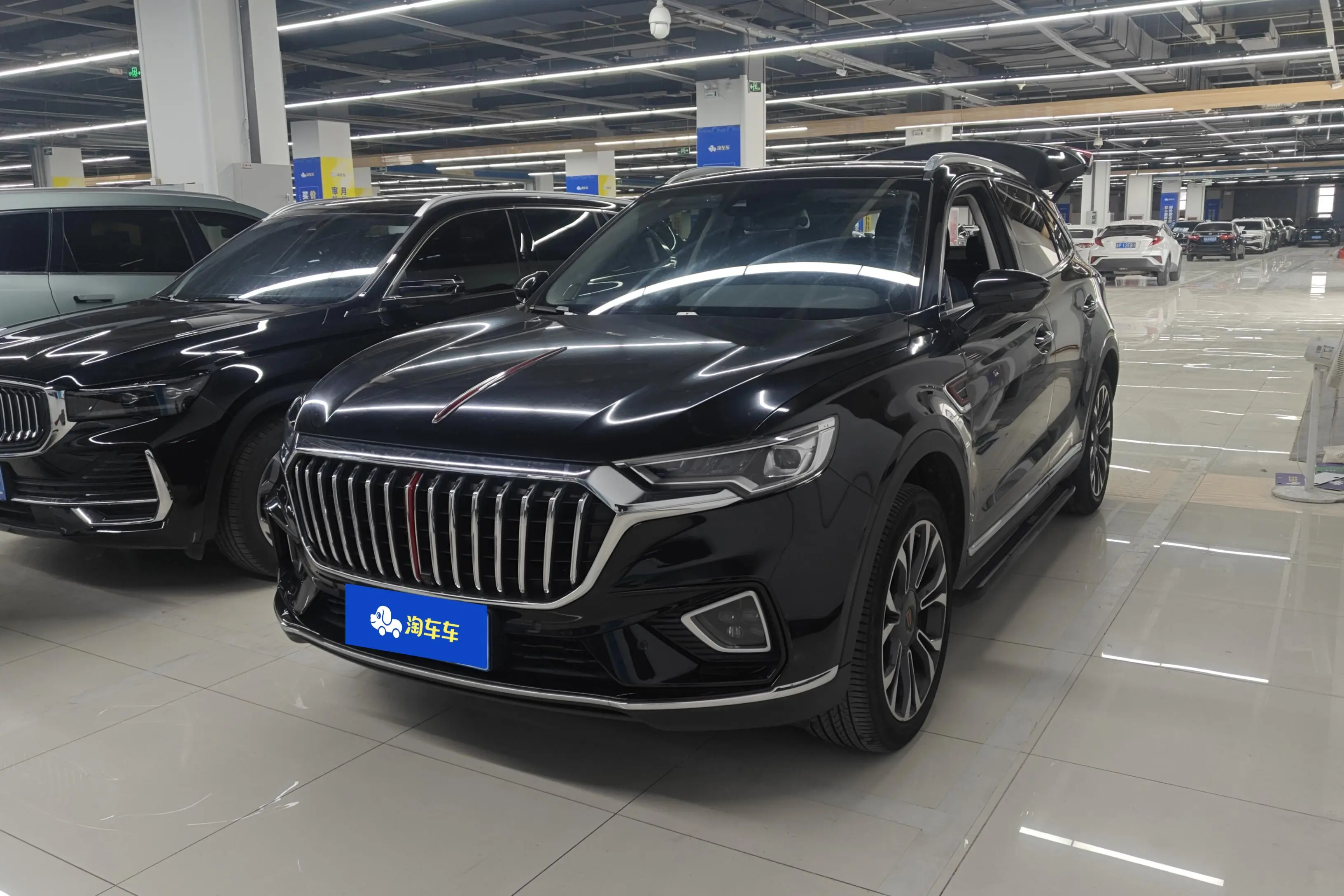 Hongqi HS5  из Китая