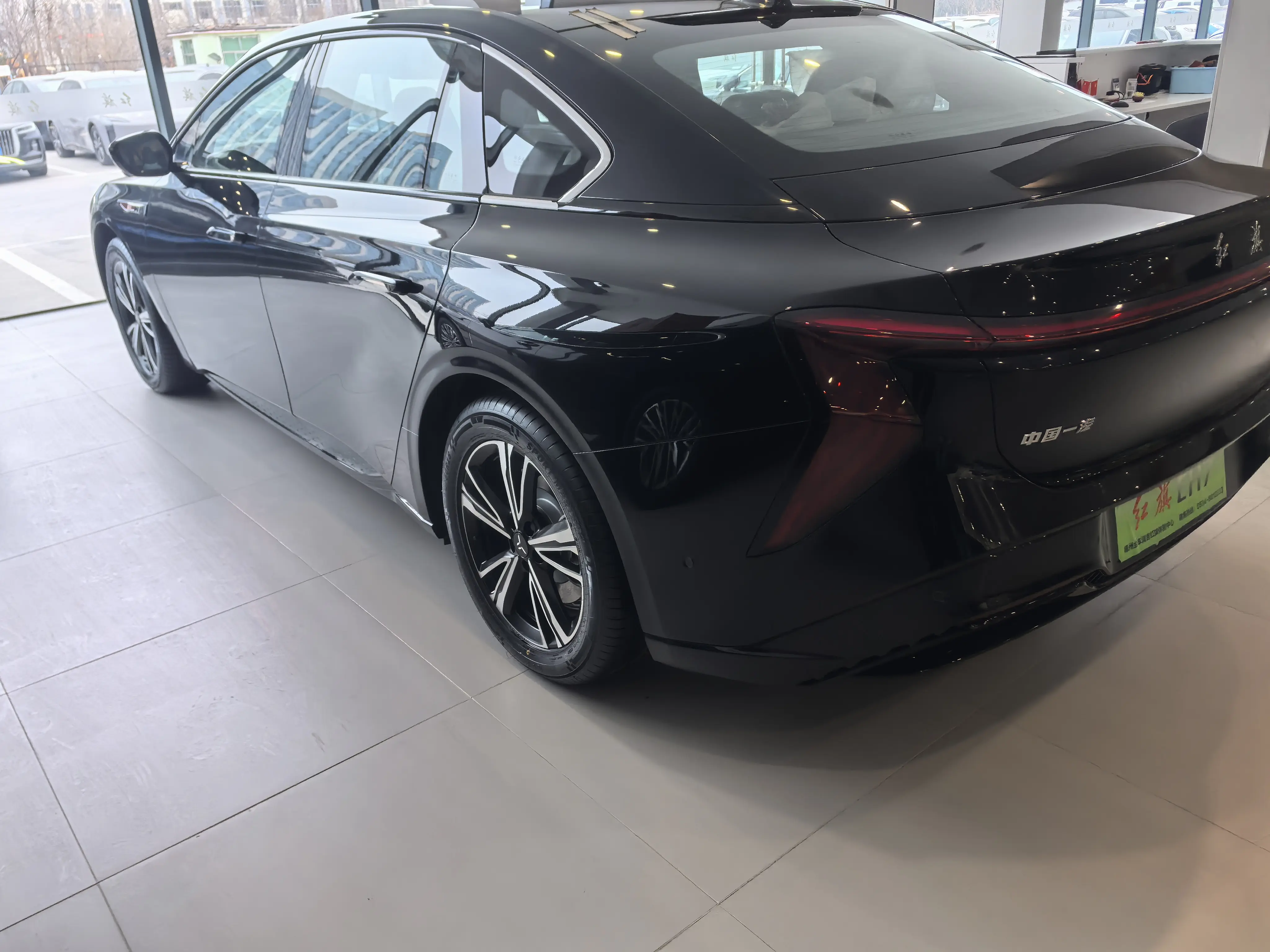 Hongqi EH7  из Китая