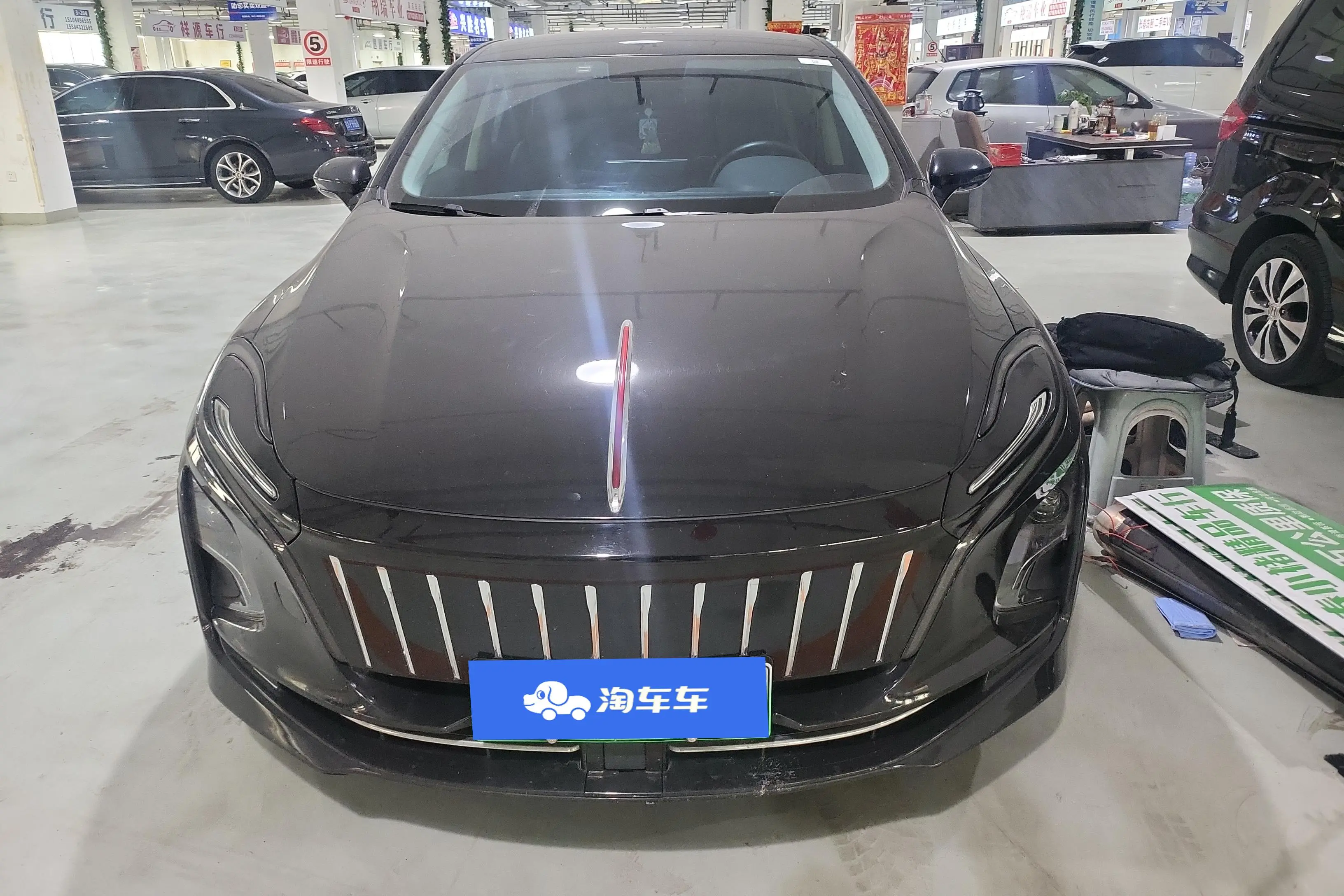 Hongqi E-QM5  из Китая