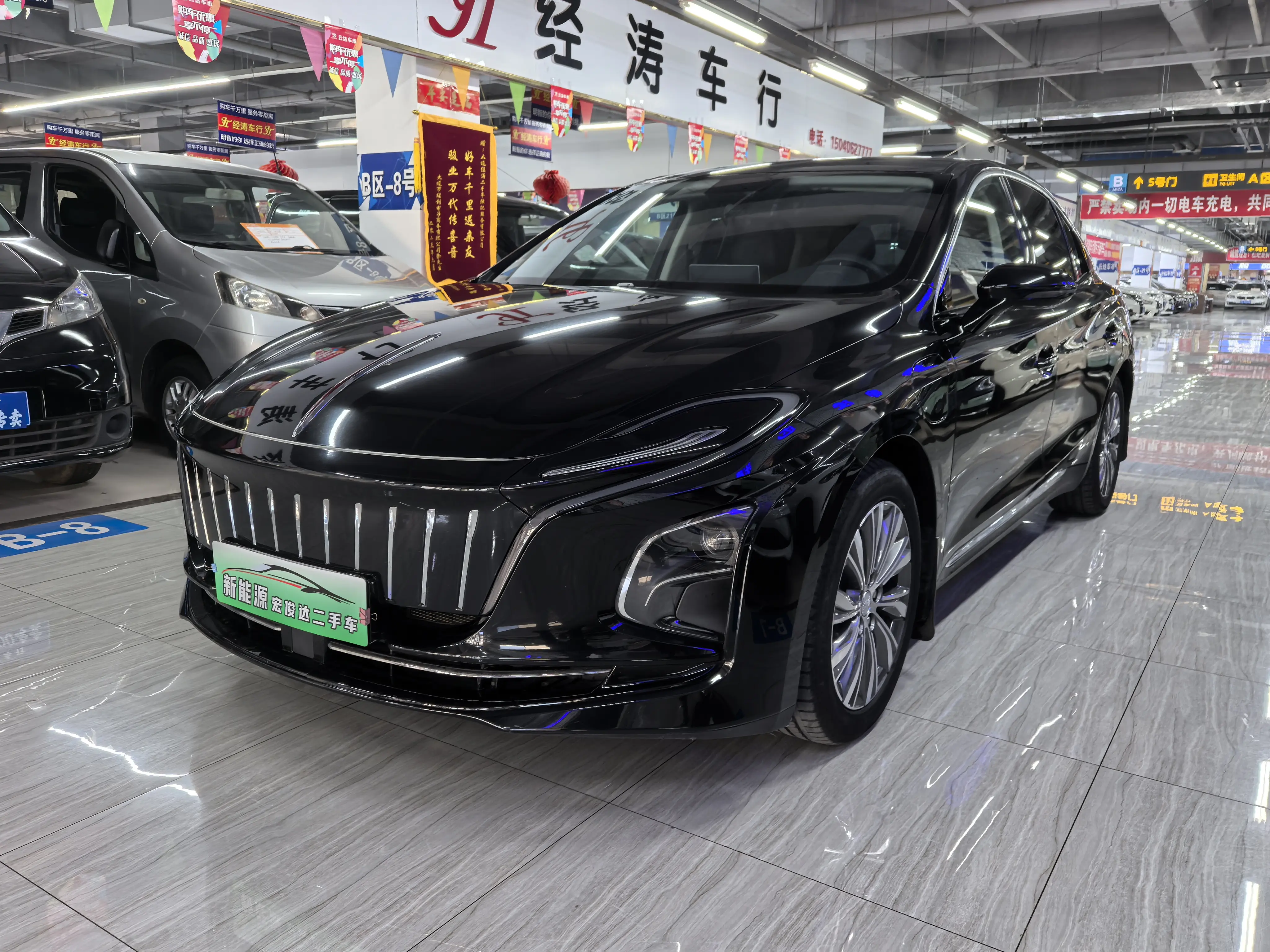 Hongqi E-QM5  из Китая