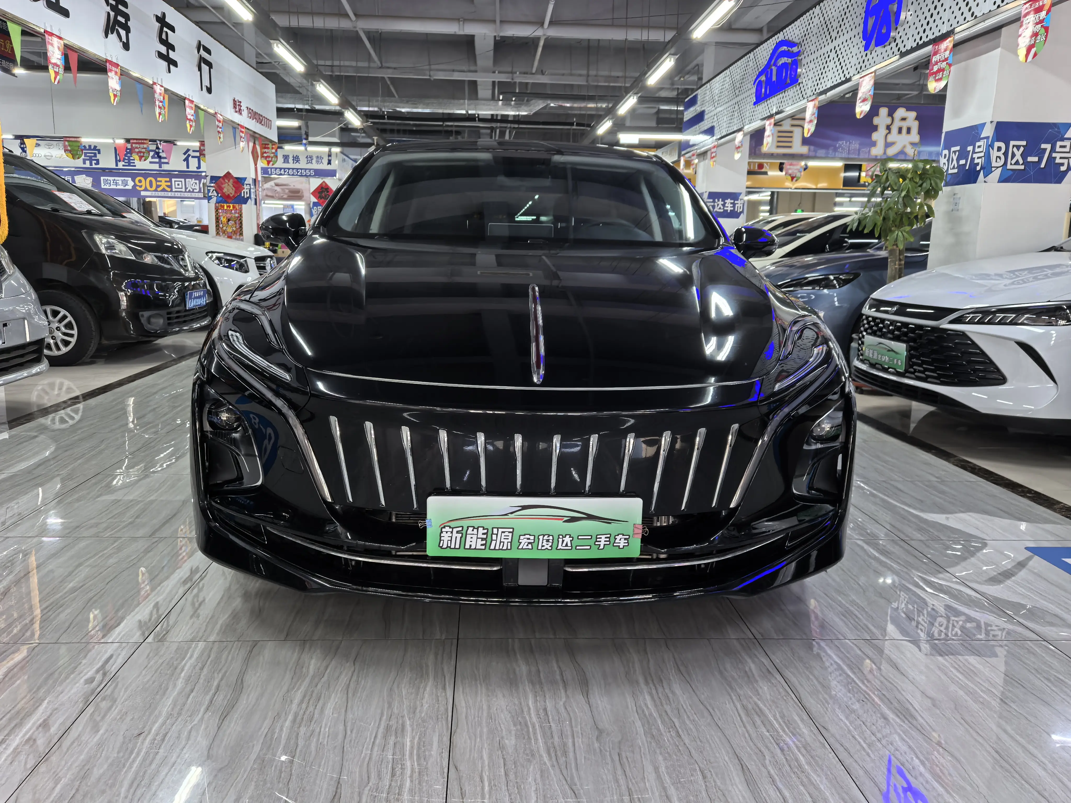 Hongqi E-QM5  из Китая