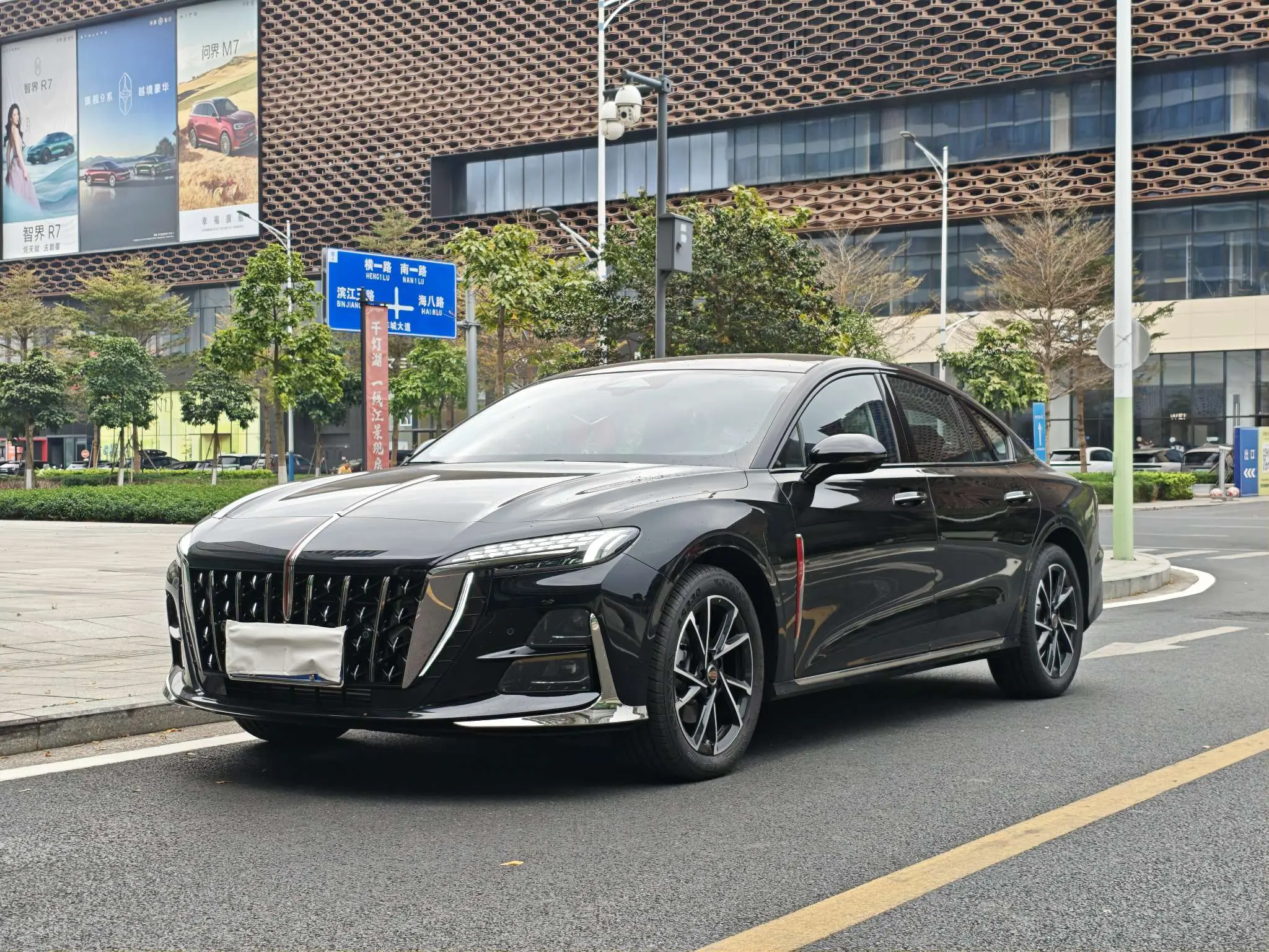 Hongqi H6  из Китая