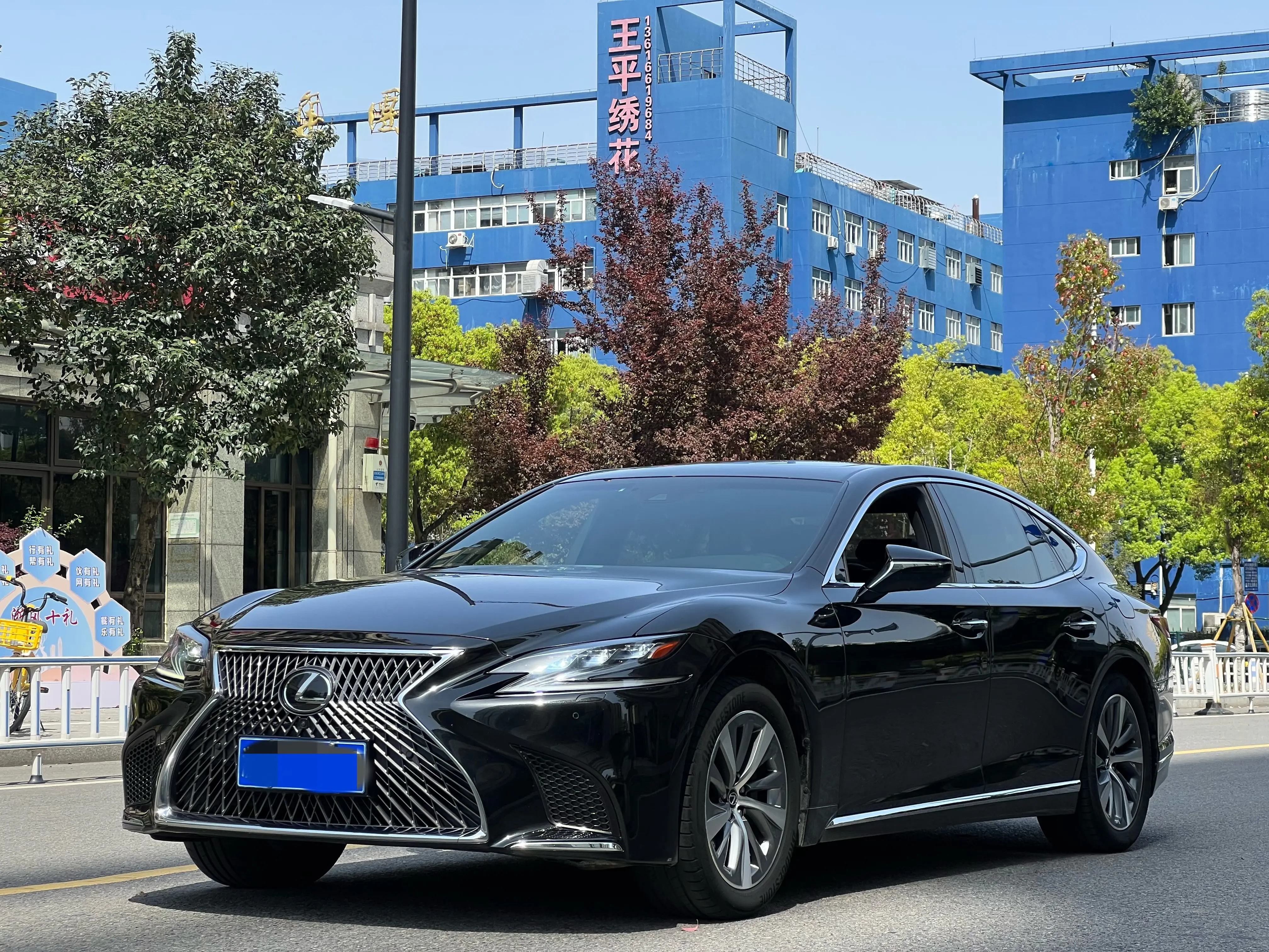 Lexus LS