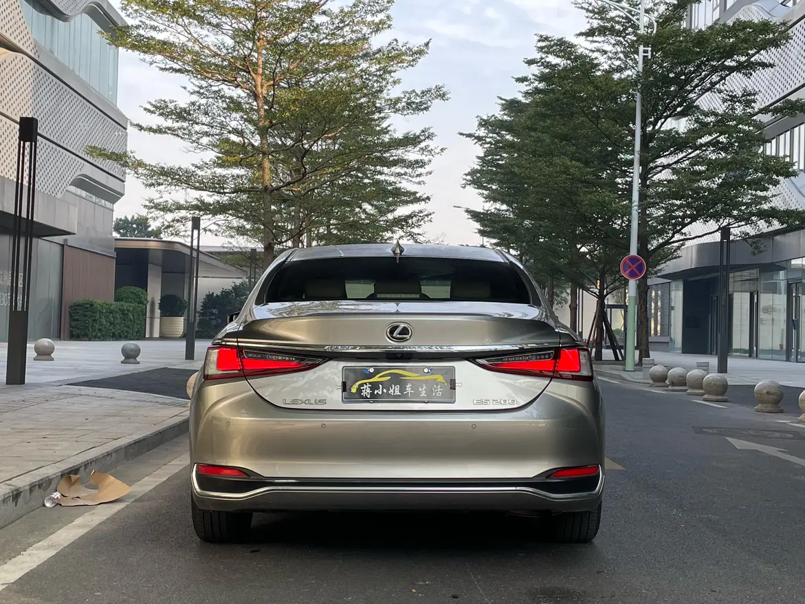 Lexus ES