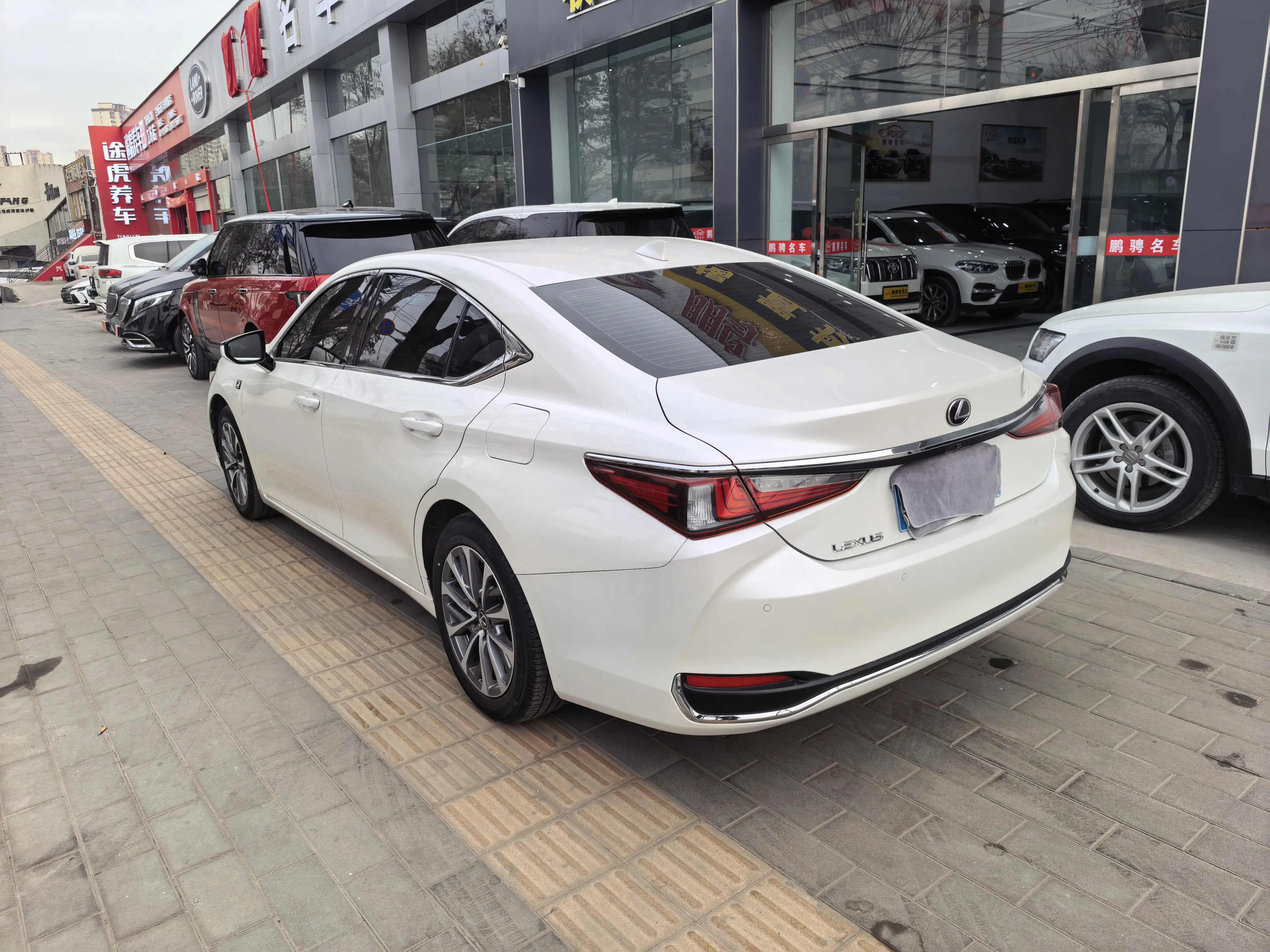 Lexus ES