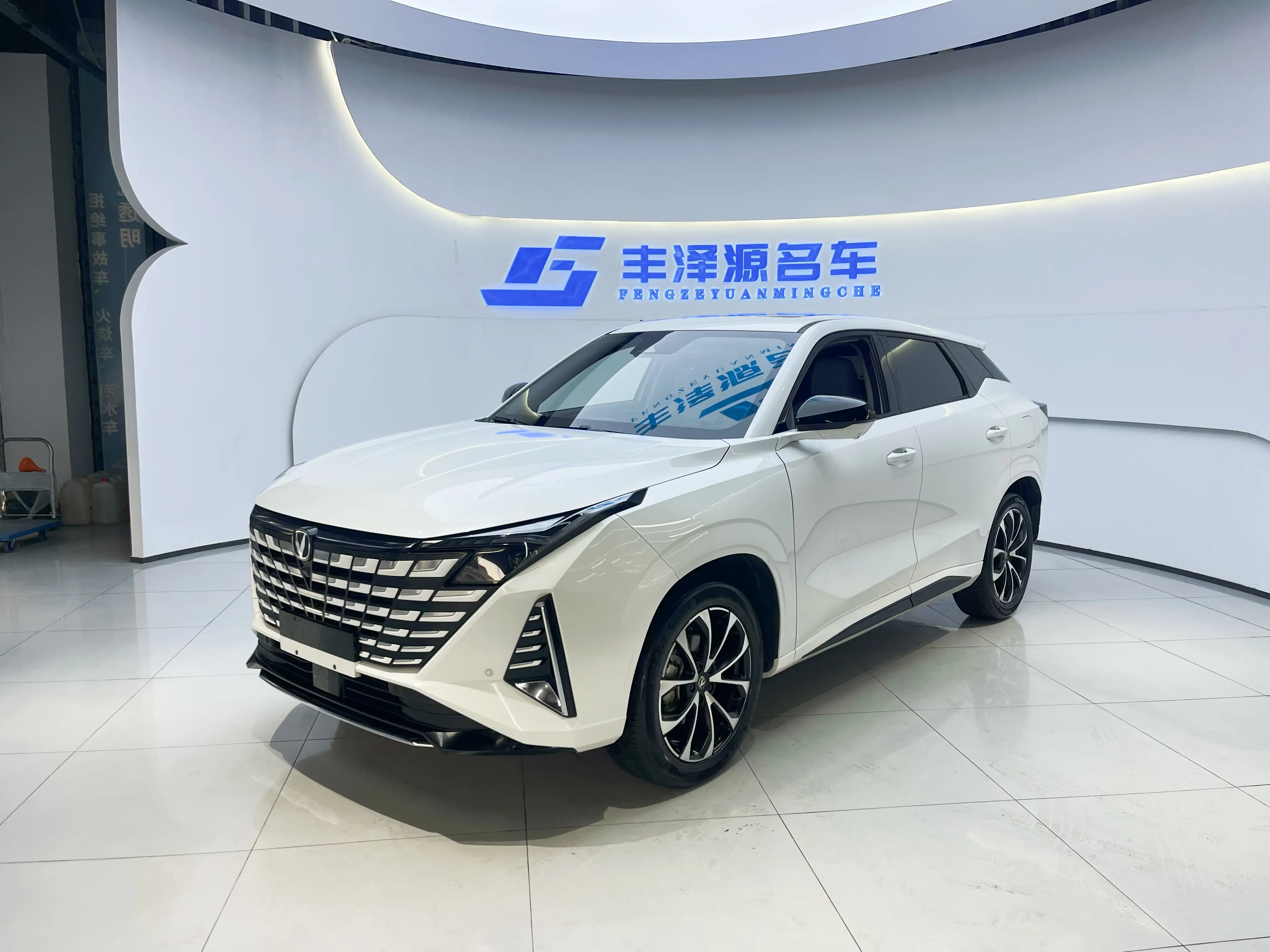 Changan UNI-Z PHEV  из Китая
