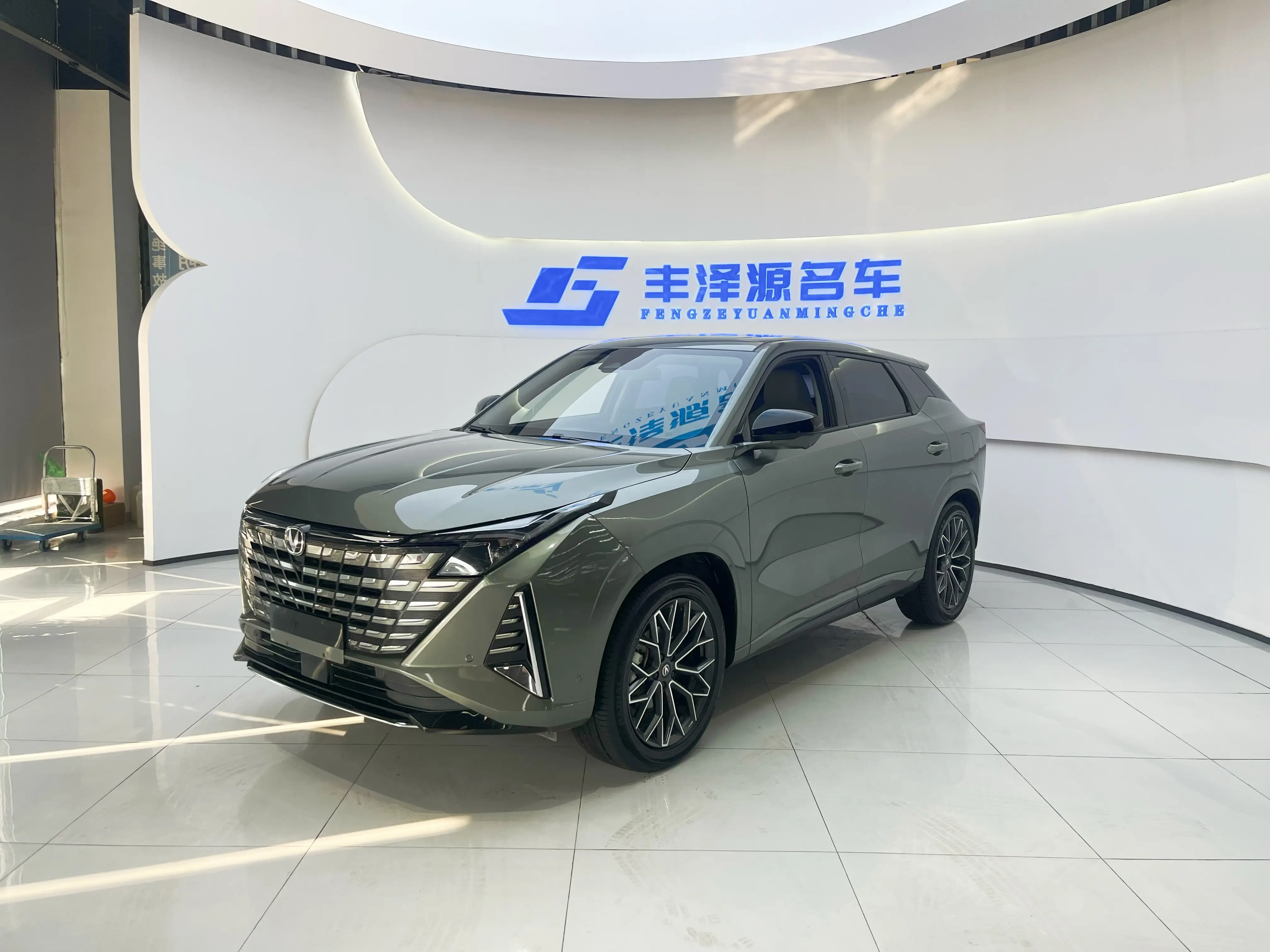 Changan UNI-Z PHEV  из Китая