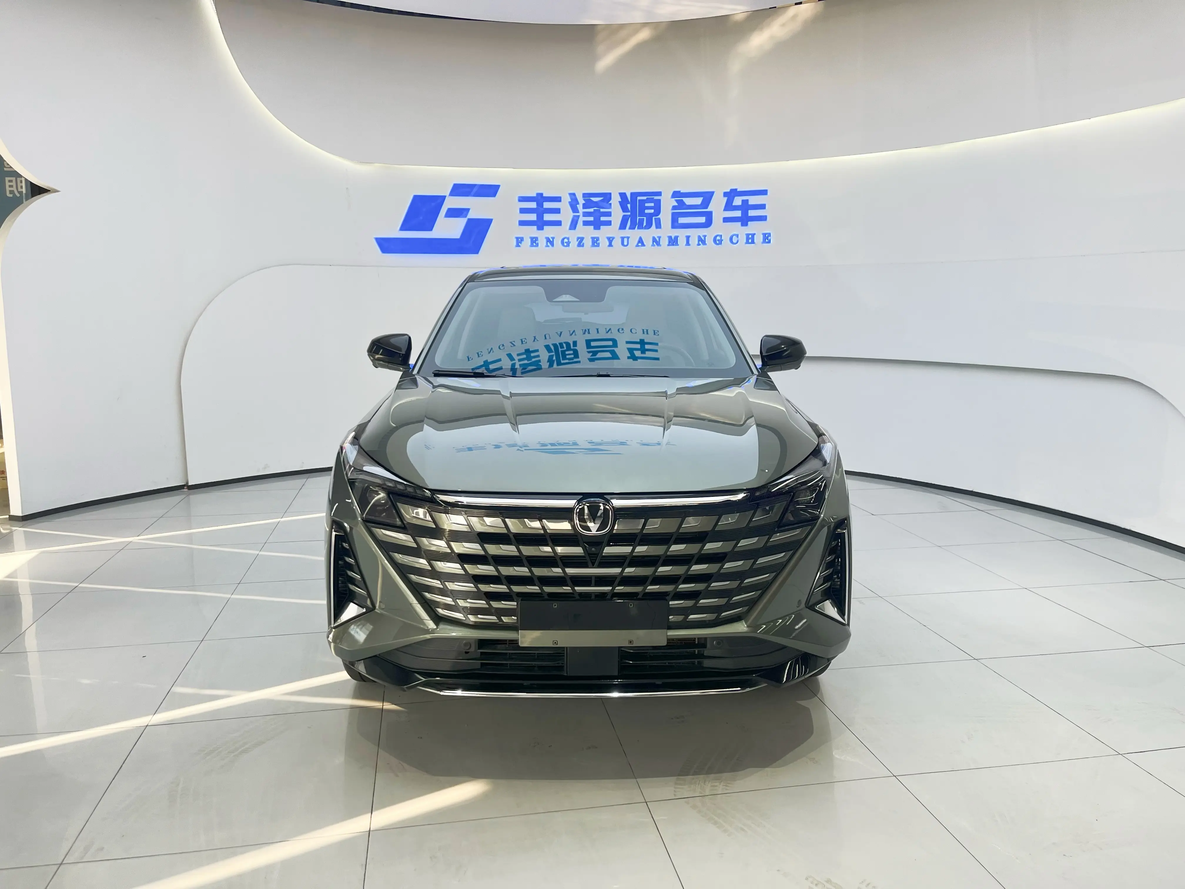 Changan UNI-Z PHEV  из Китая