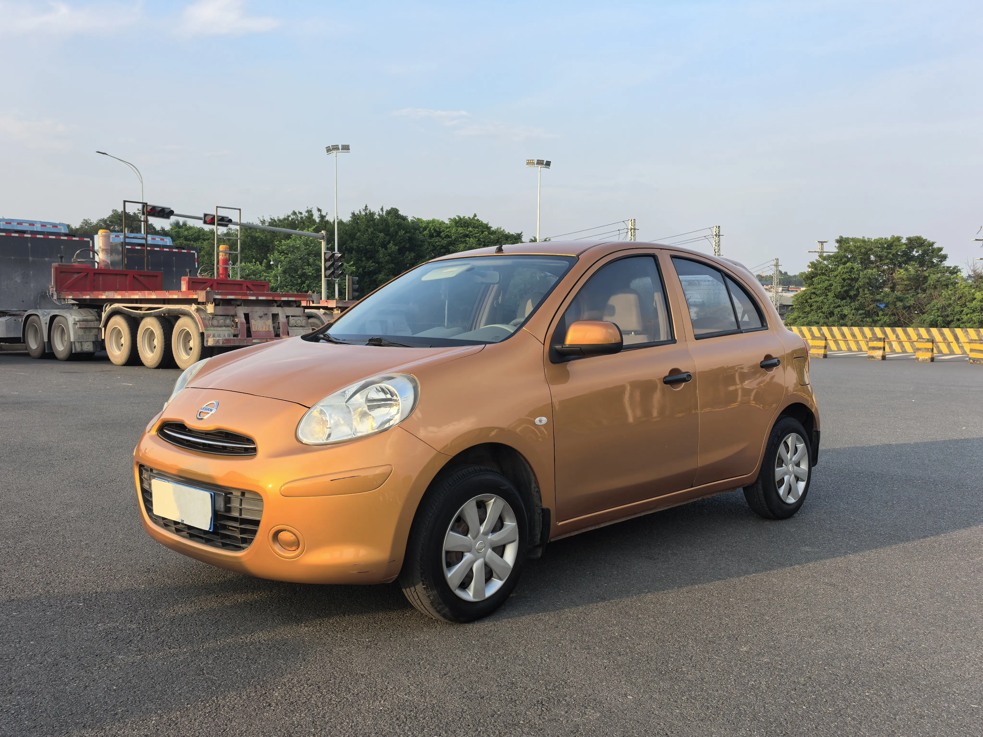 Nissan March  из Китая