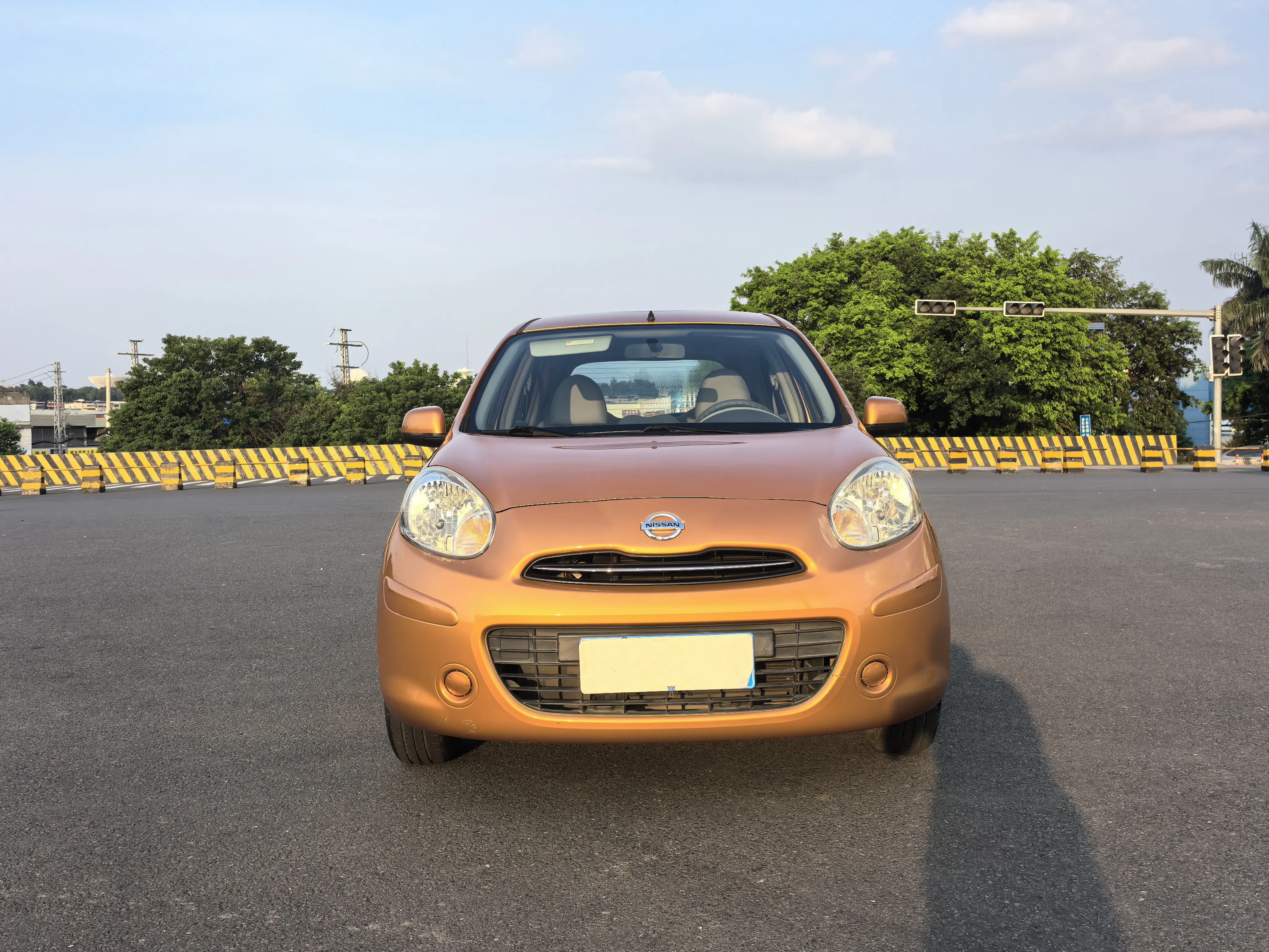 Nissan March  из Китая