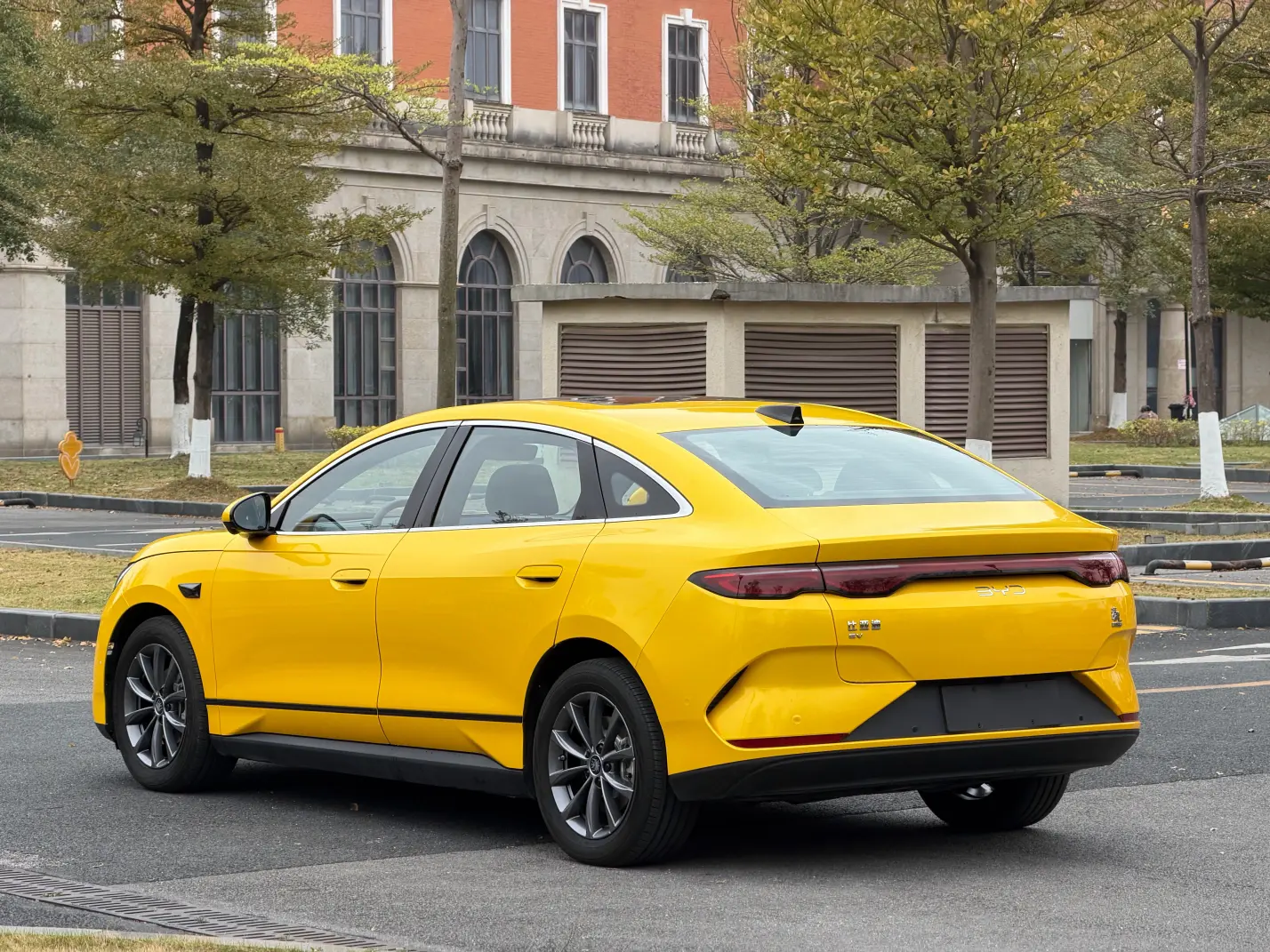 BYD Qin L EV