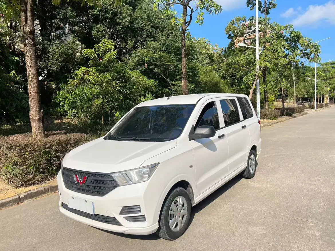 Wuling Hongguang  из Китая