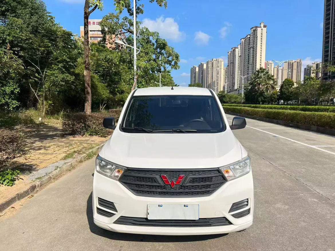 Wuling Hongguang  из Китая