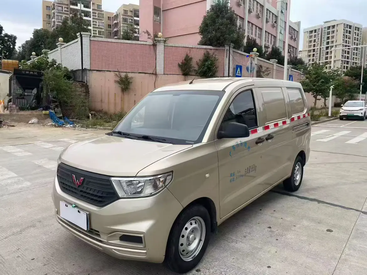 Wuling Hongguang V  из Китая