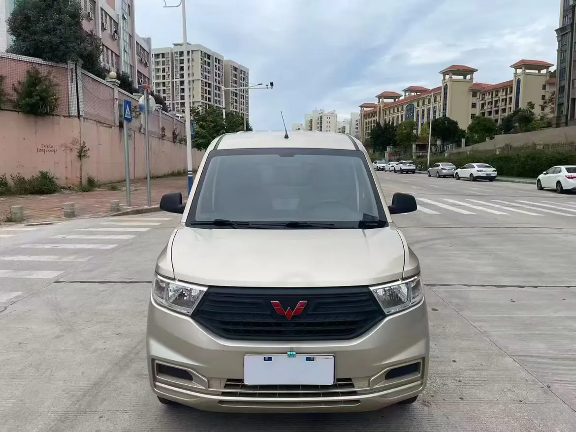 Wuling Hongguang V  из Китая
