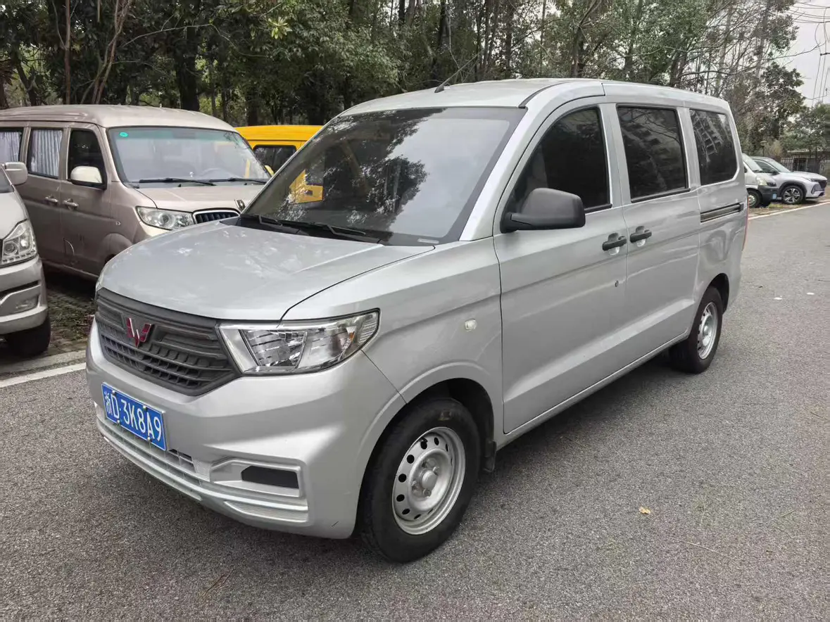 Wuling Hongguang V  из Китая