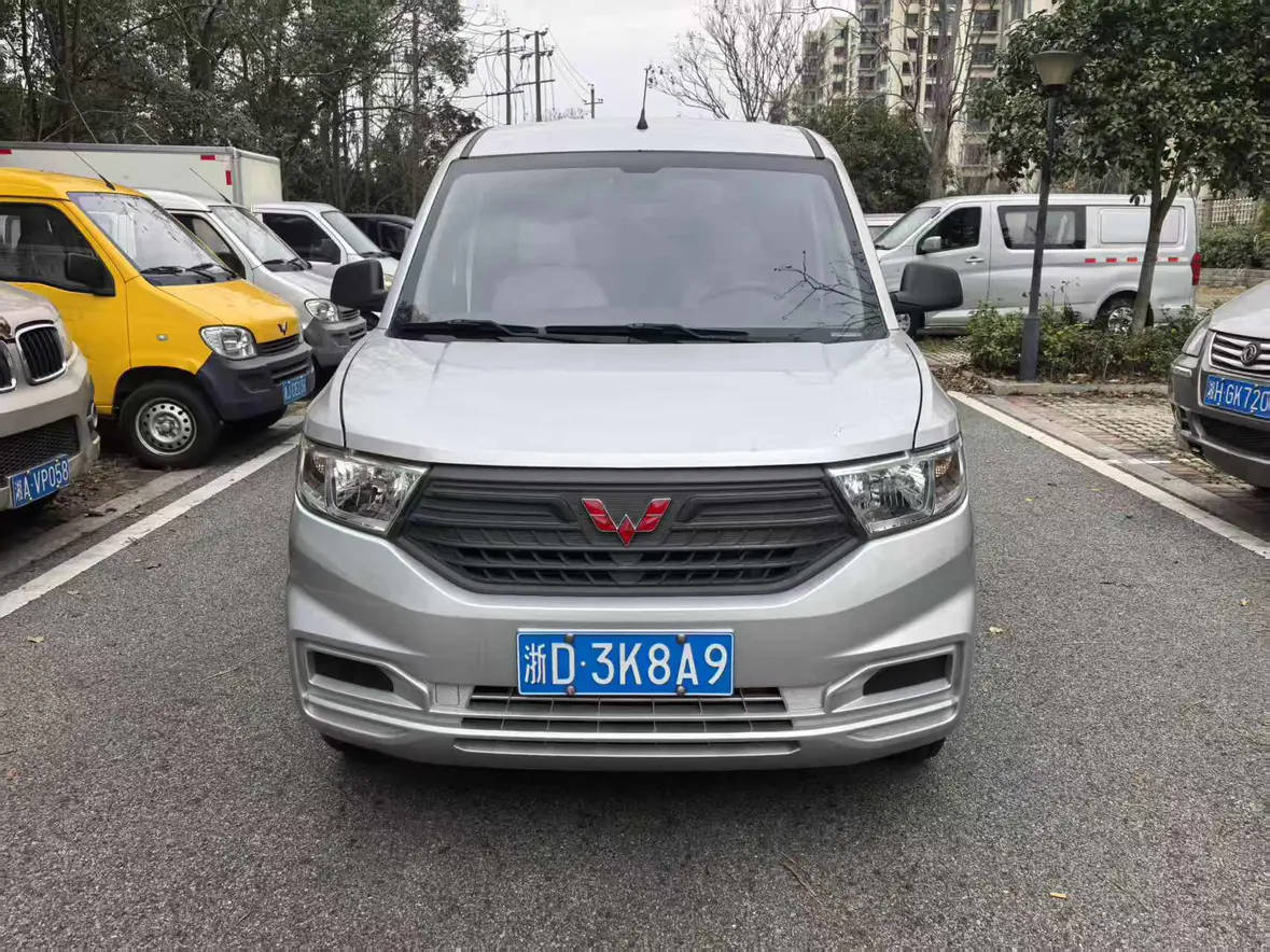 Wuling Hongguang V  из Китая