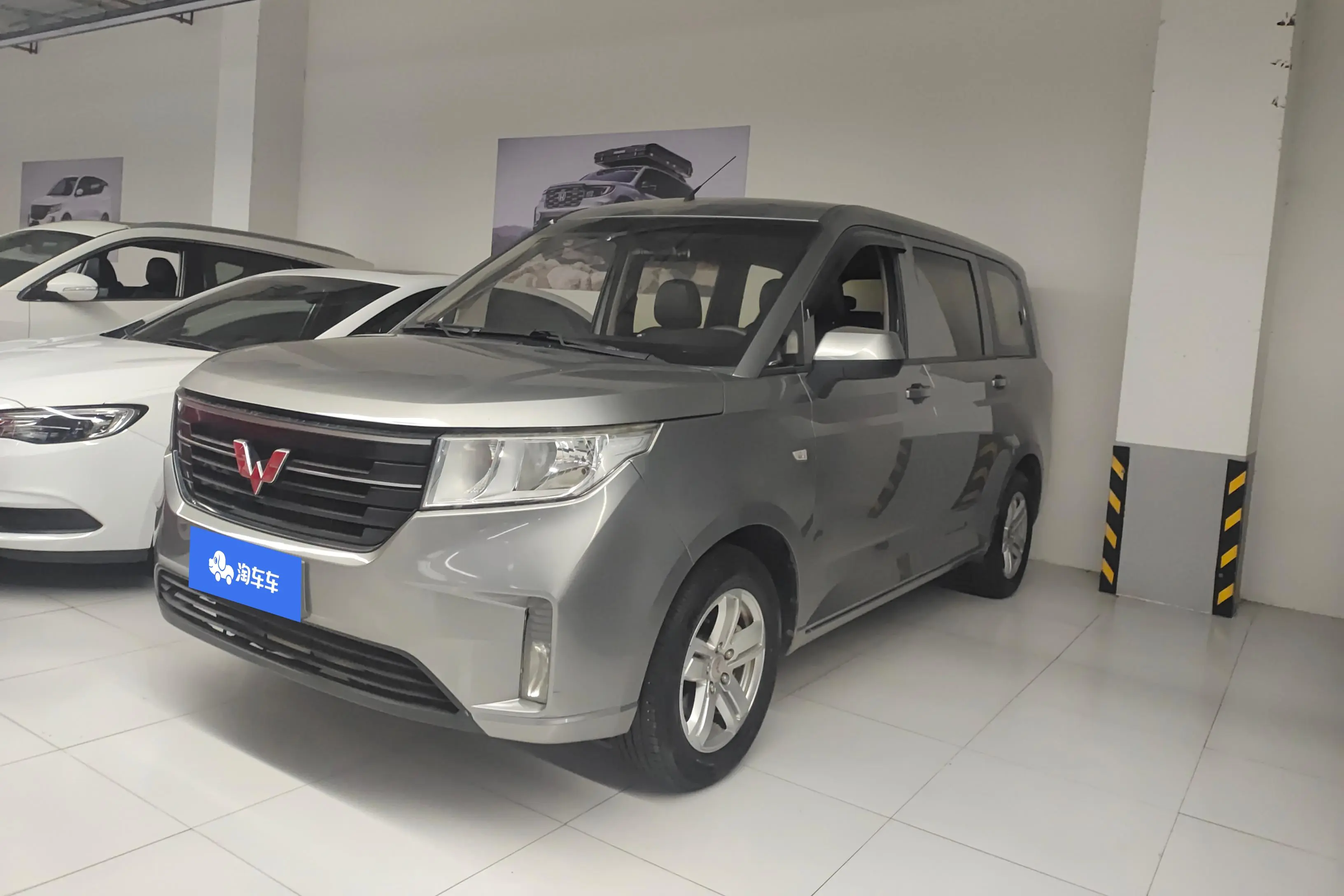 Wuling Hongguang PLUS  из Китая