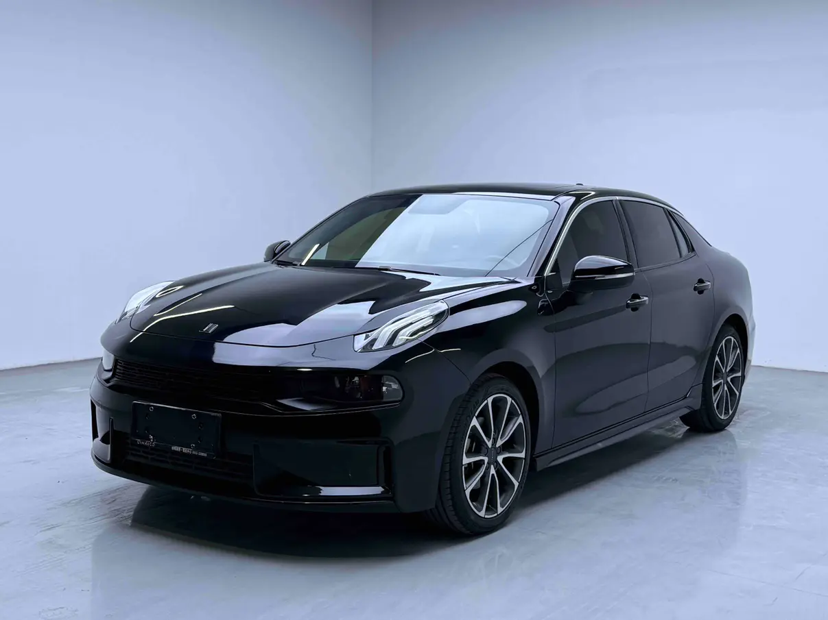 Lynk & Co 03