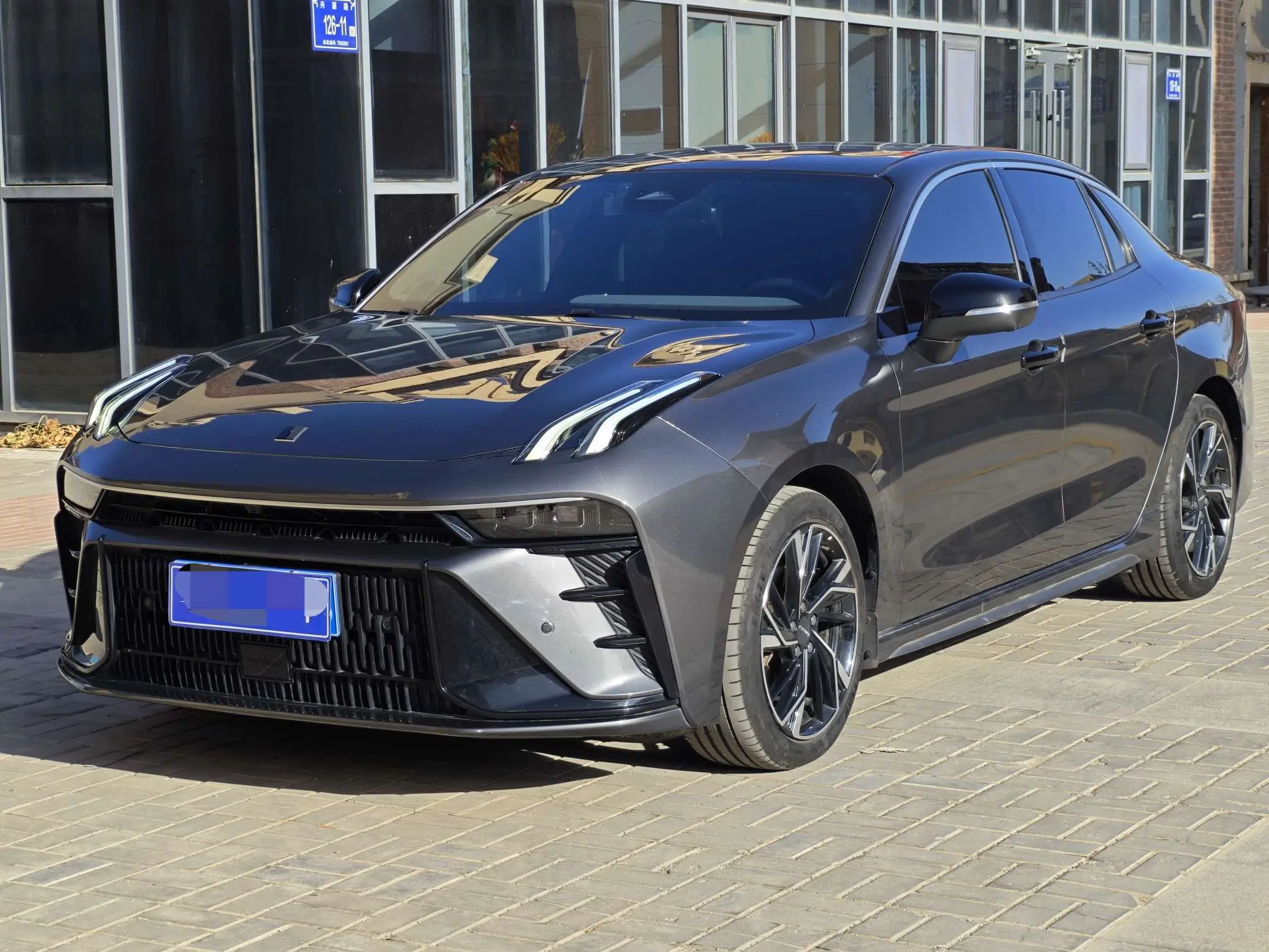 Lynk & Co 03
