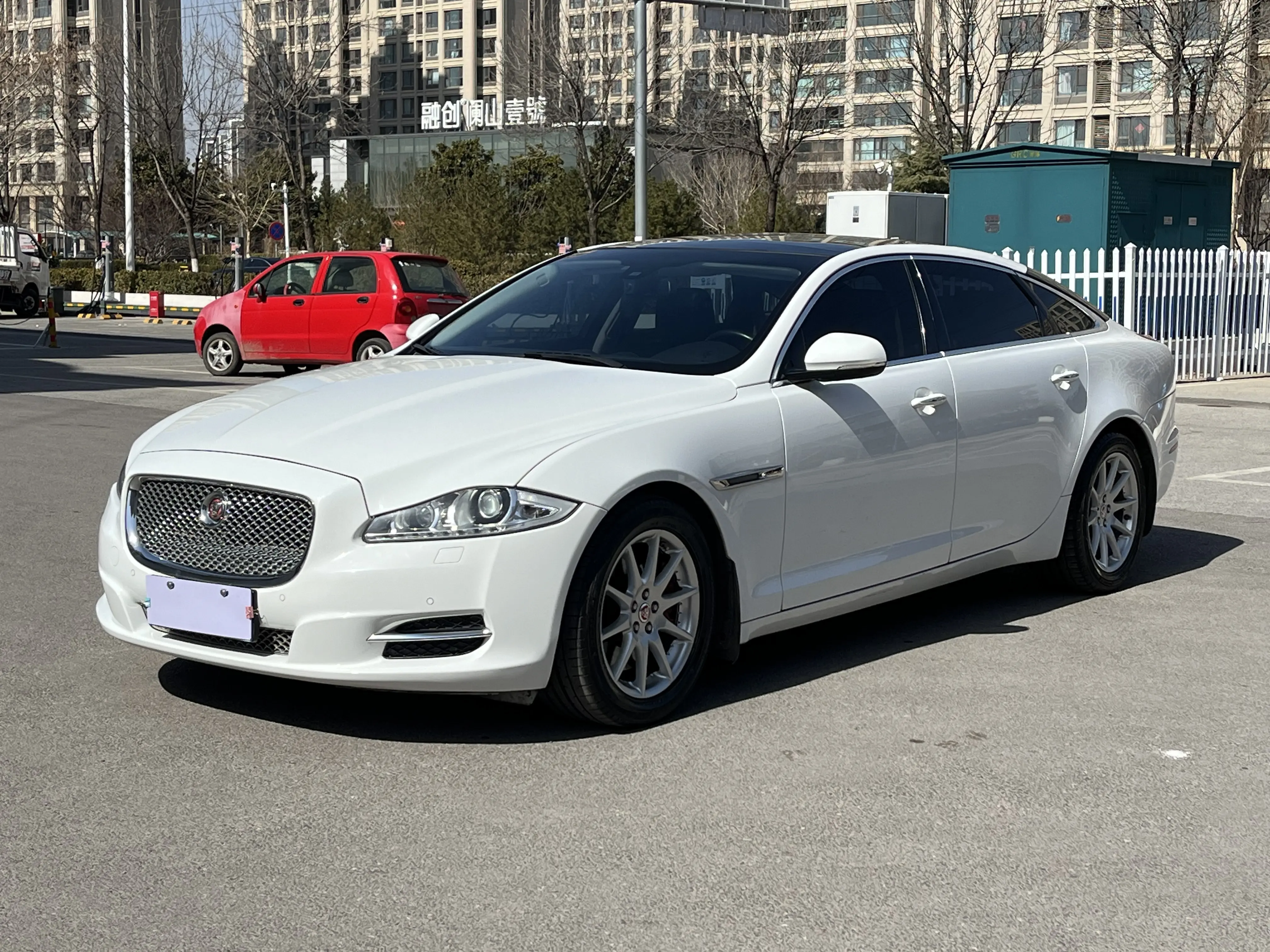 Jaguar XJ