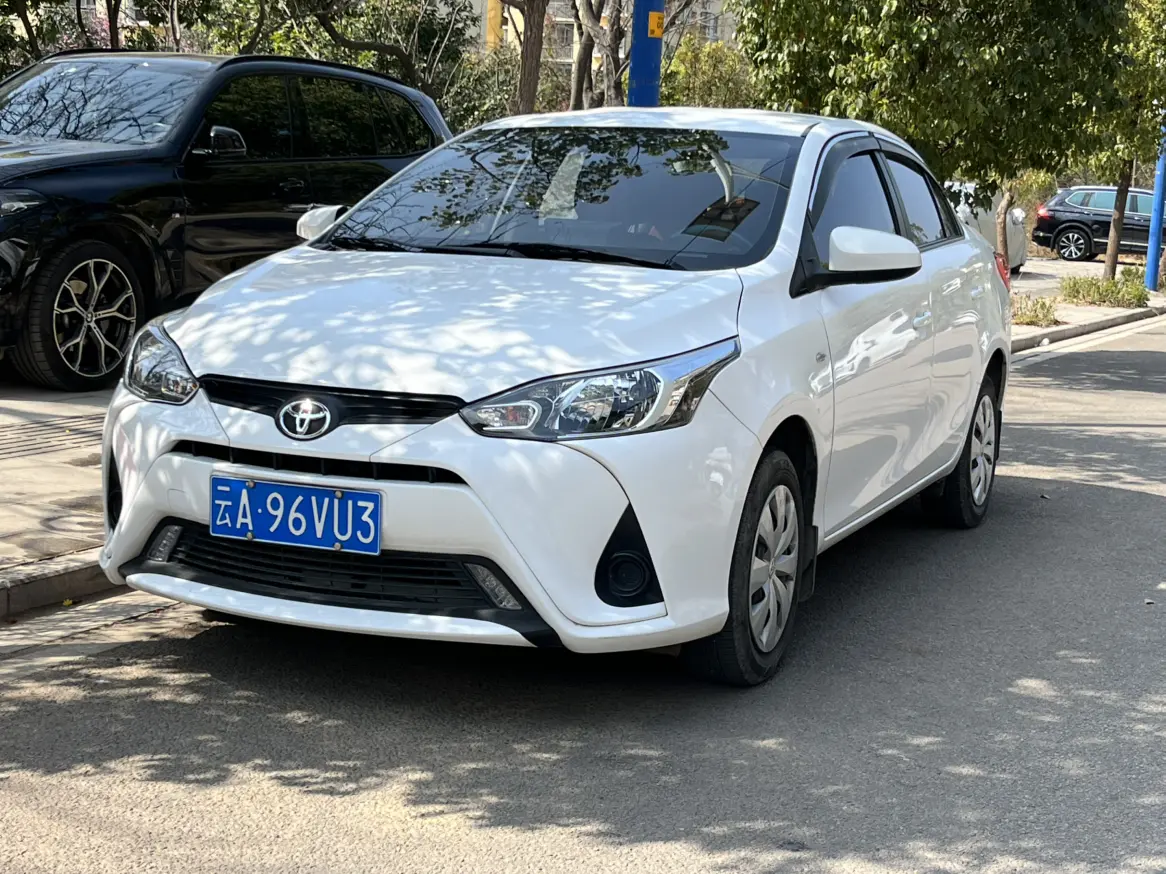 Toyota YARiS L Enjoy  из Китая