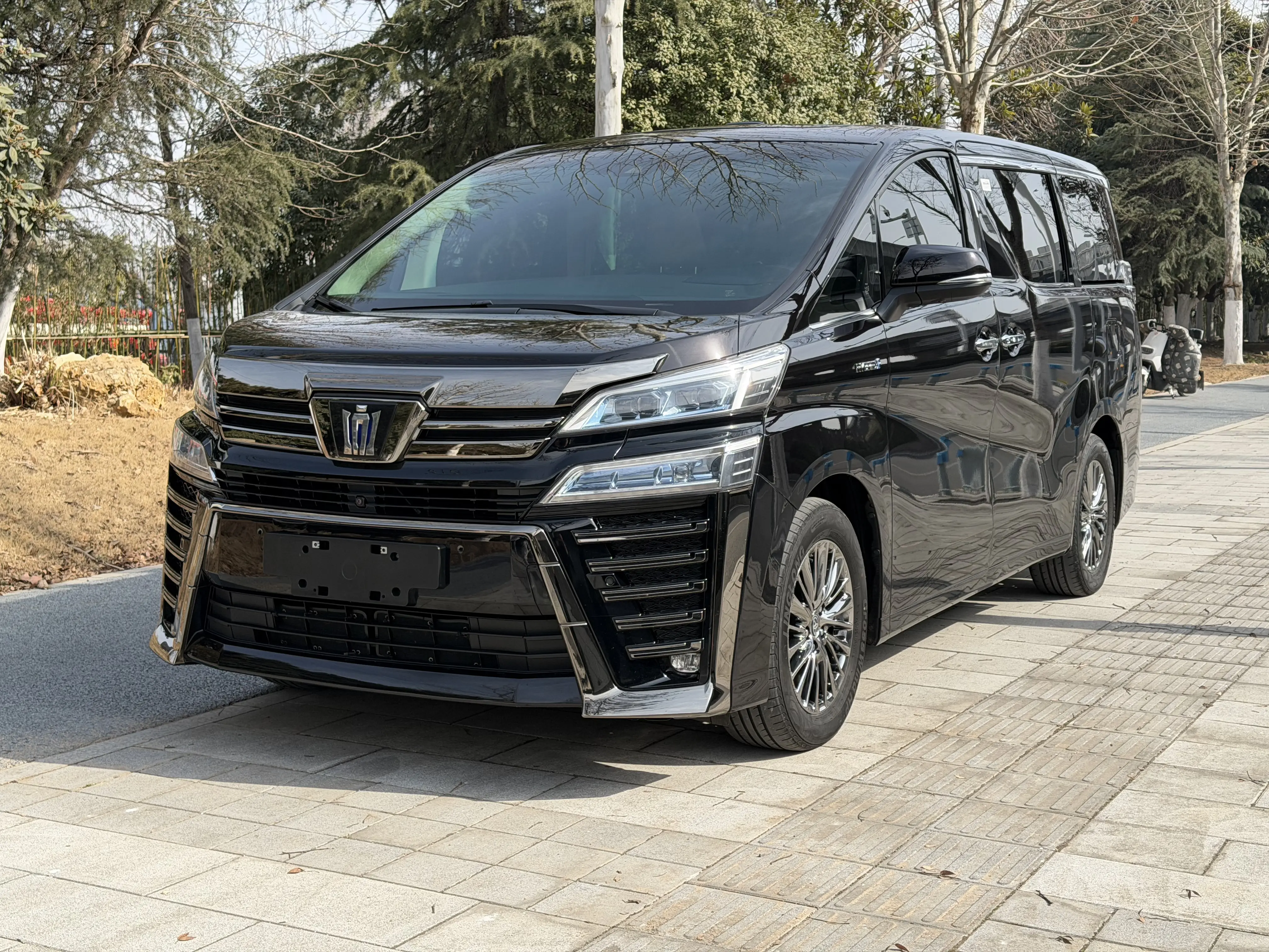 Toyota Crown Wellfire (Wilfa)  из Китая