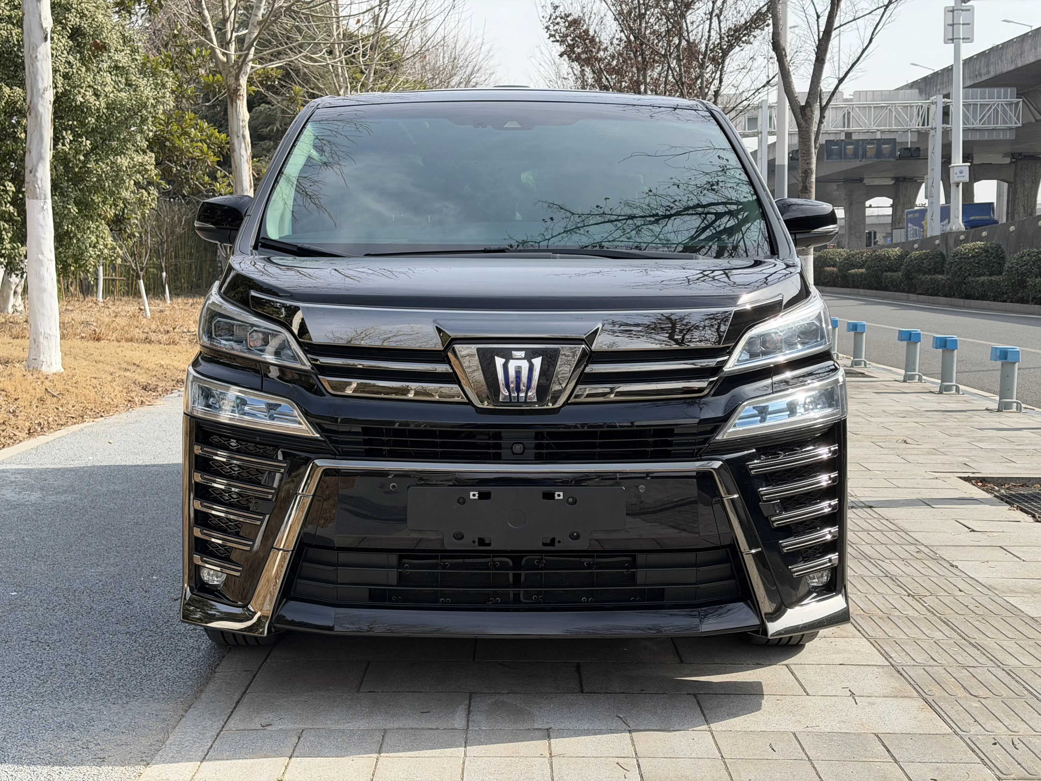 Toyota Crown Wellfire (Wilfa)  из Китая