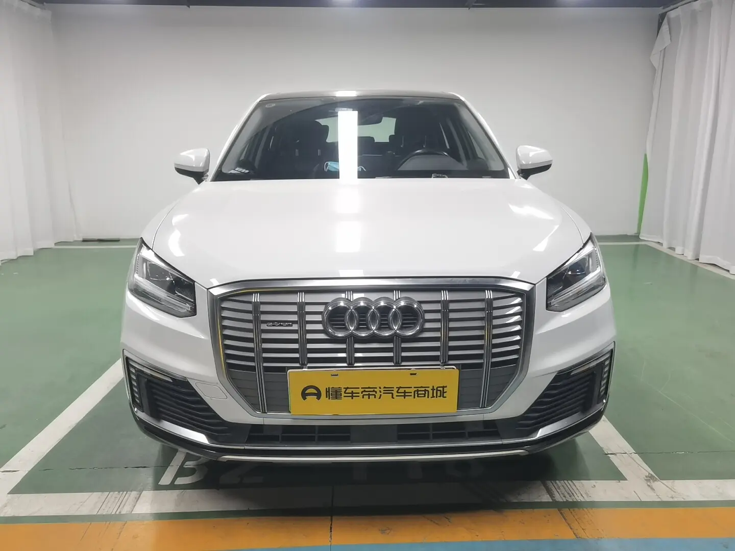 Audi Q2L e-tron  из Китая