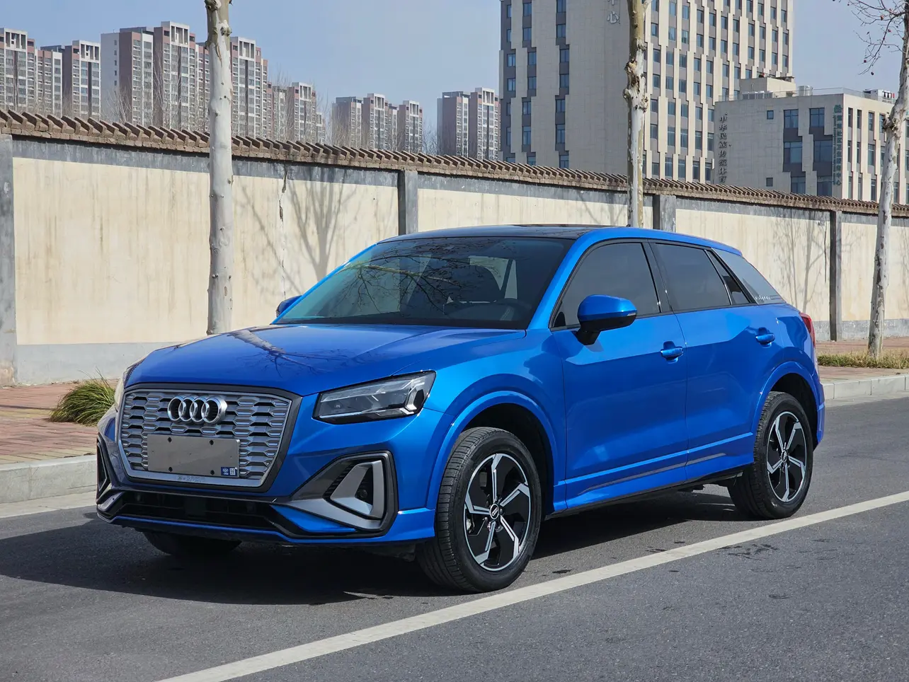 Audi Q2L e-tron  из Китая