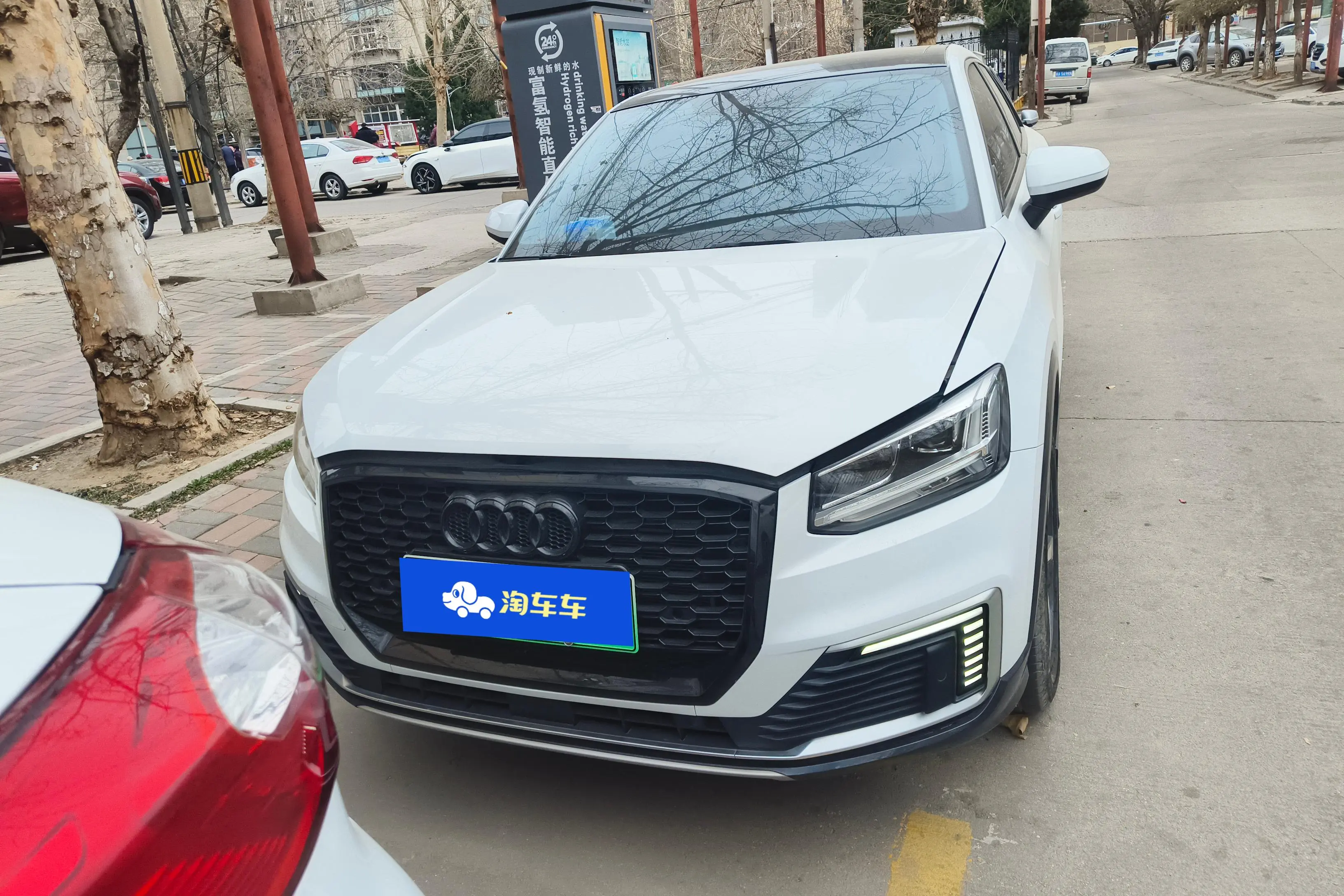 Audi Q2L e-tron  из Китая