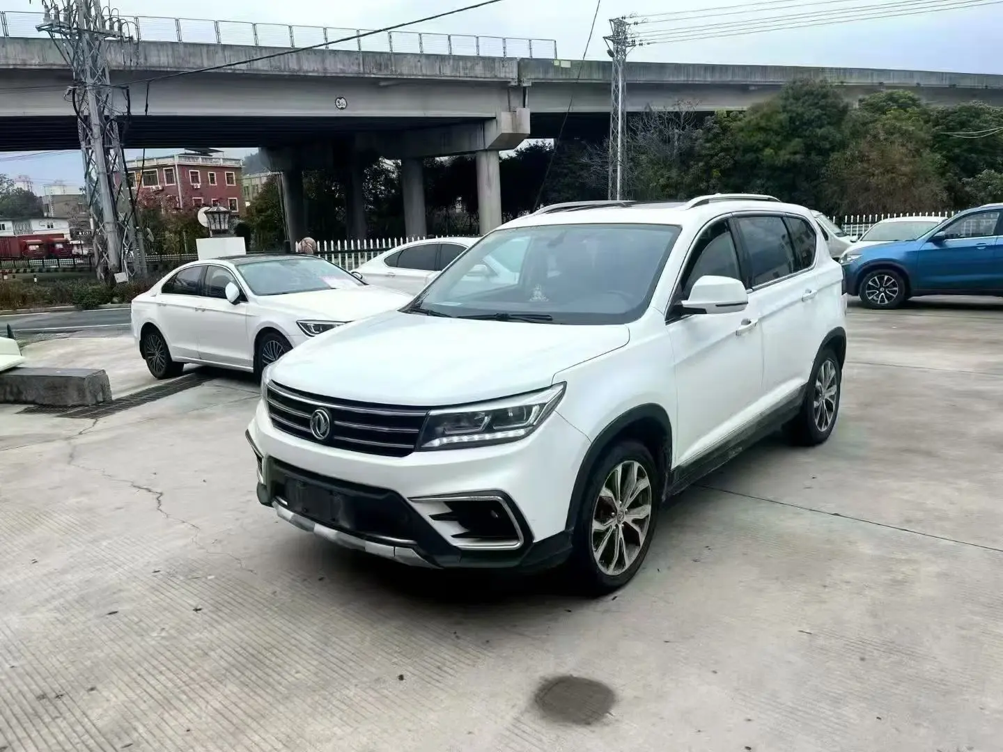 Forthing Jingyi X5  из Китая