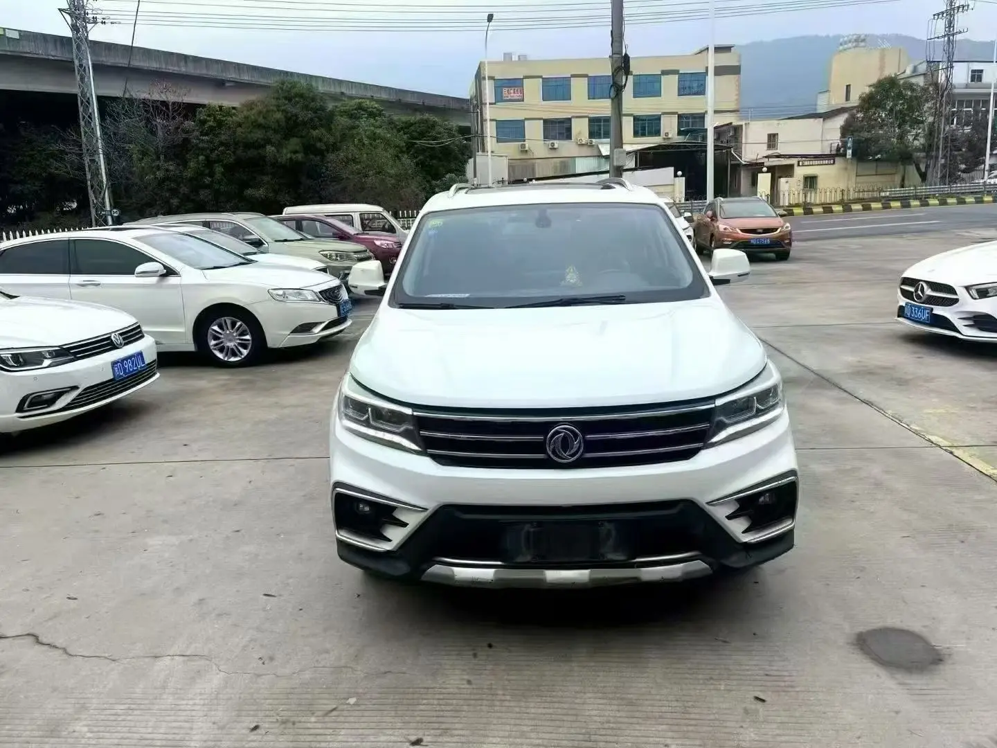 Forthing Jingyi X5  из Китая