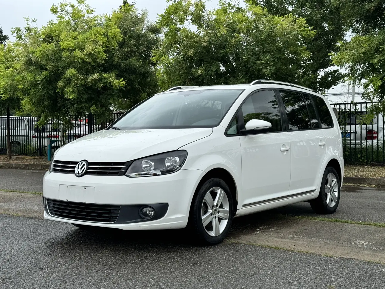 Volkswagen Touran  из Китая