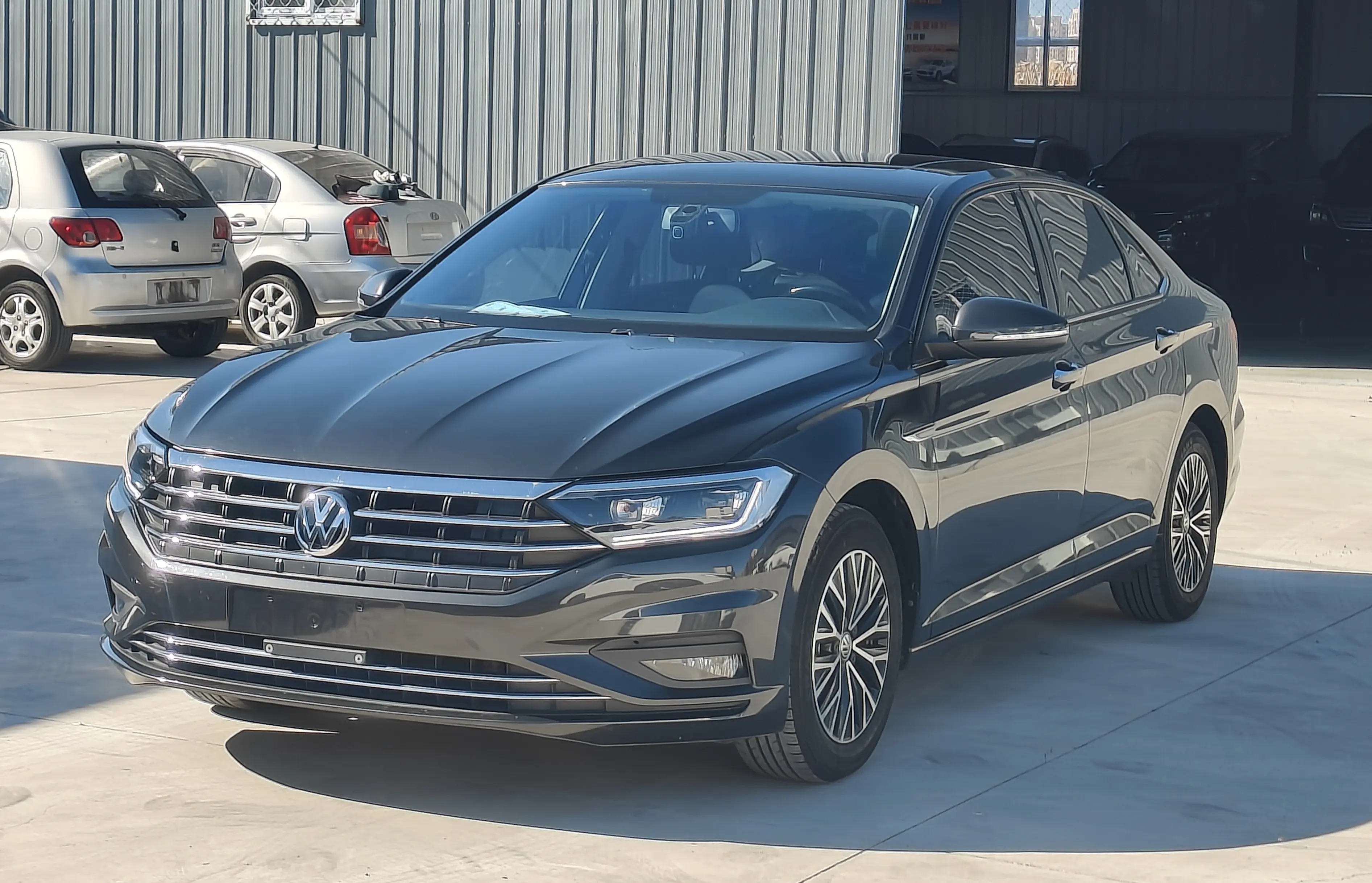 Volkswagen Sagitar  из Китая