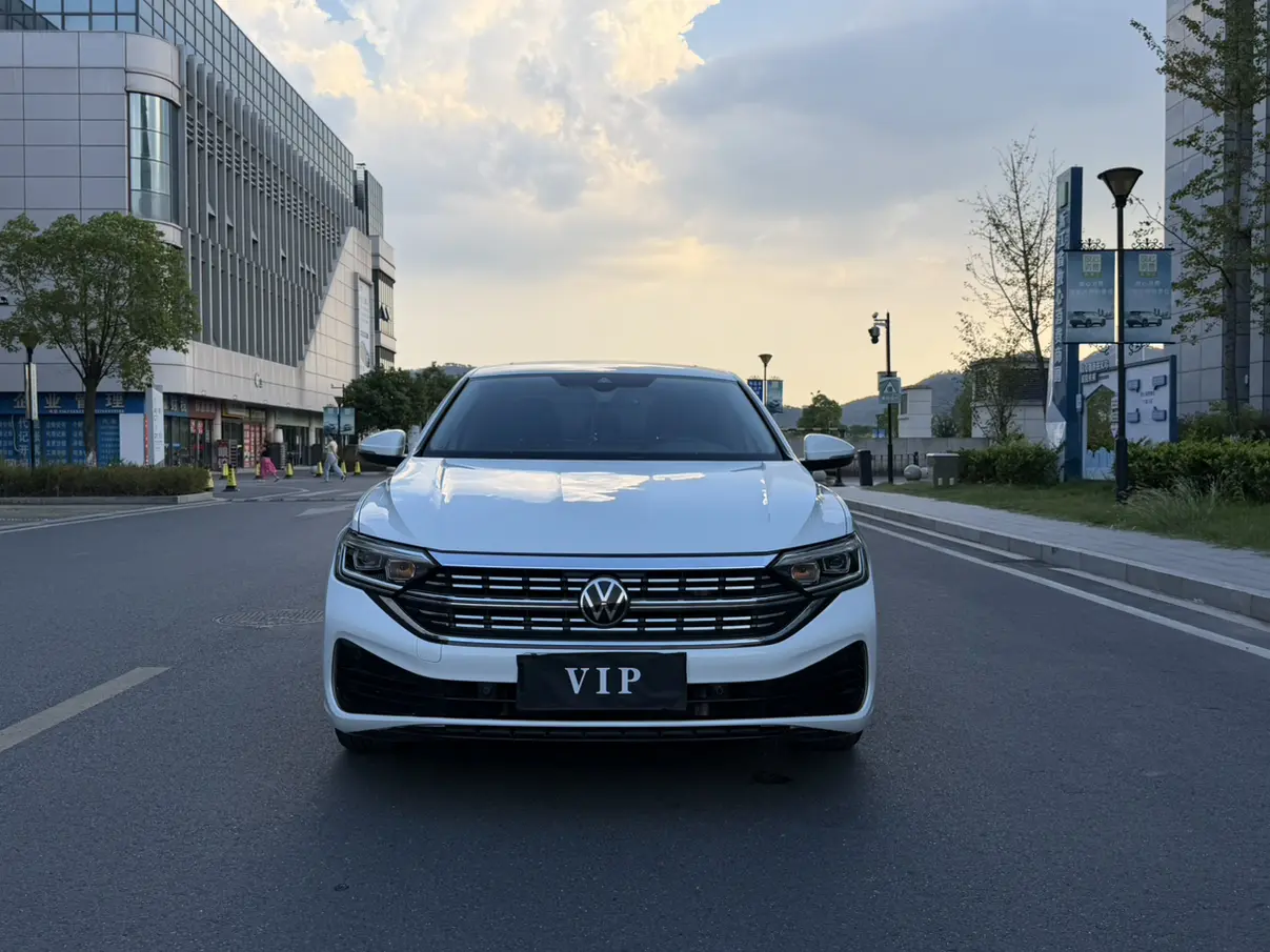 Volkswagen Sagitar  из Китая