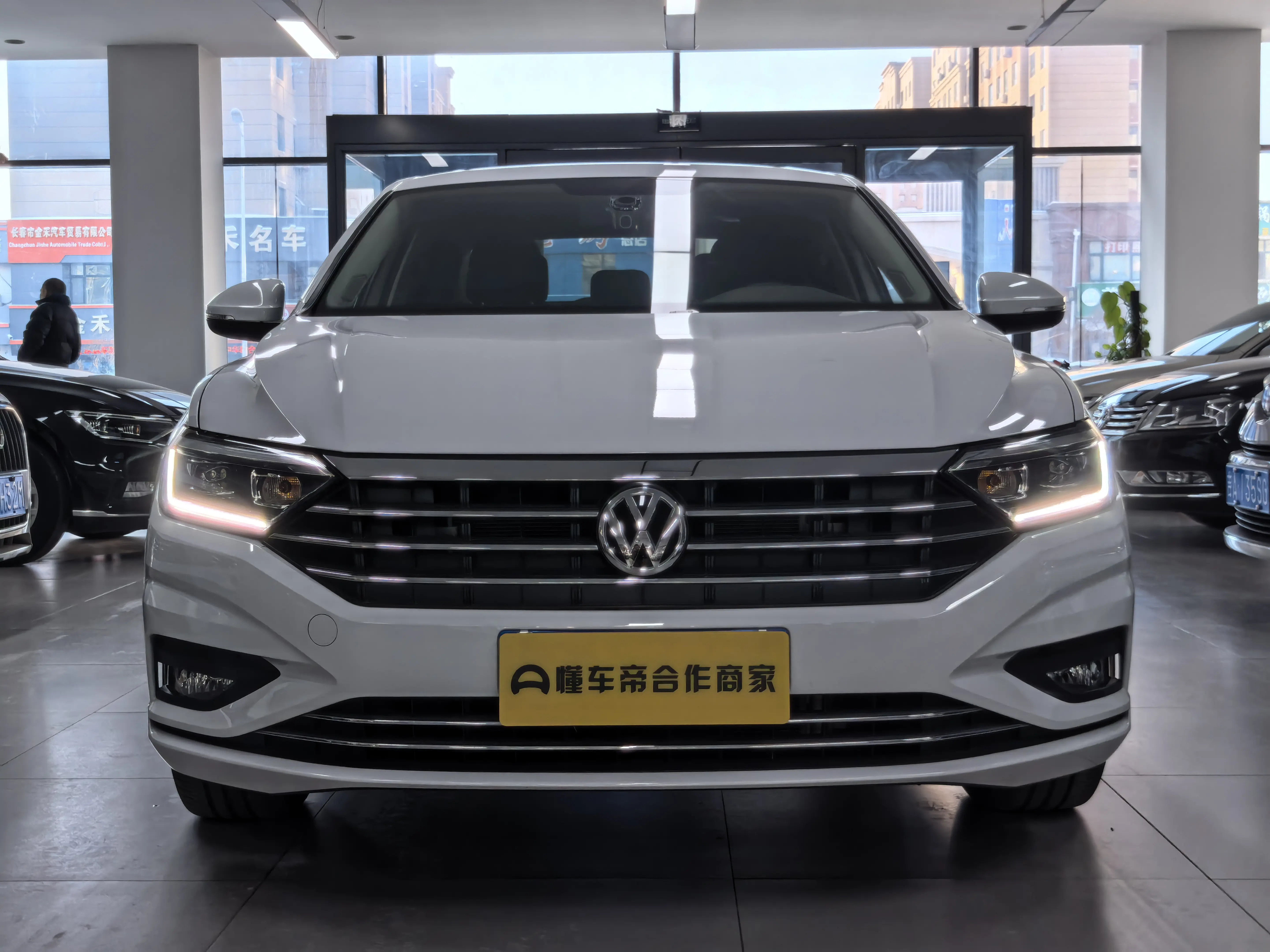 Volkswagen Sagitar  из Китая