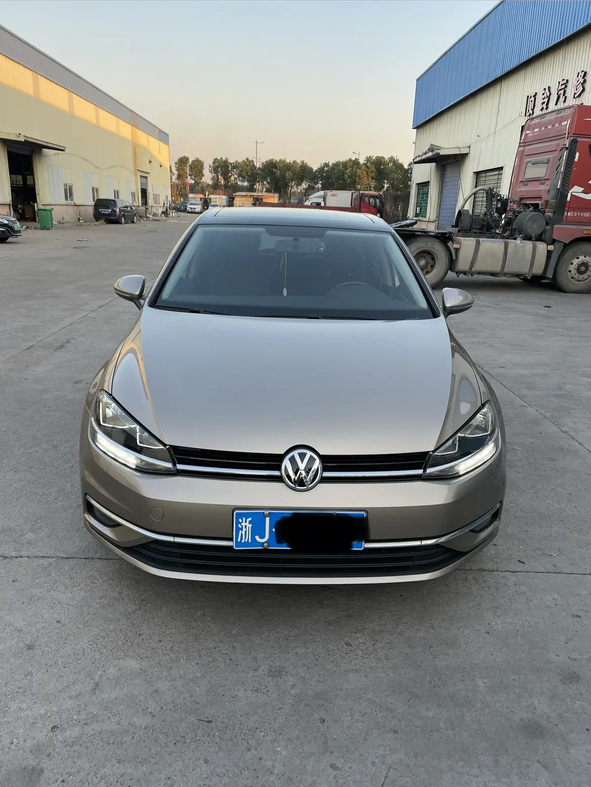 Volkswagen Golf  из Китая