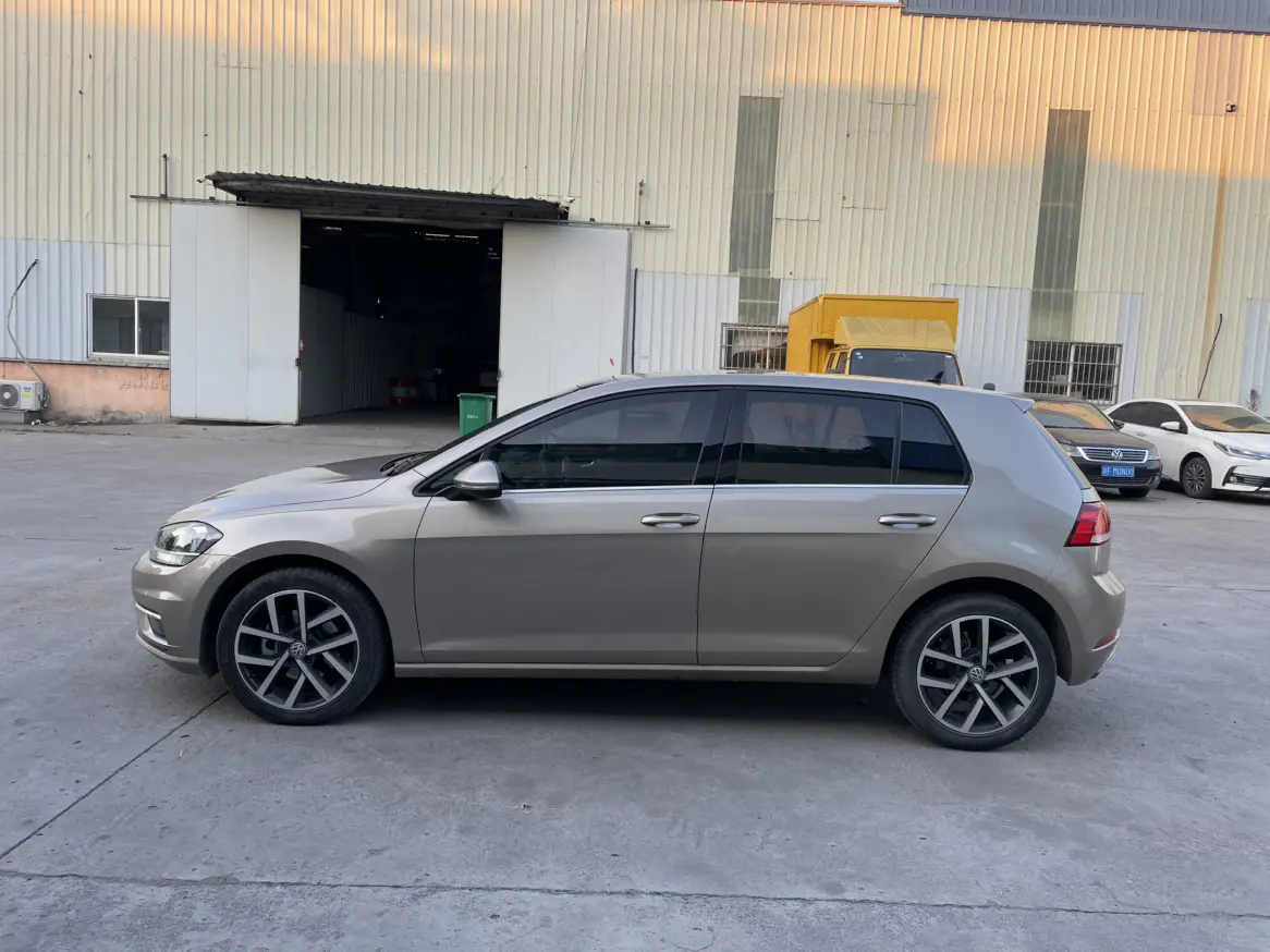 Volkswagen Golf  из Китая