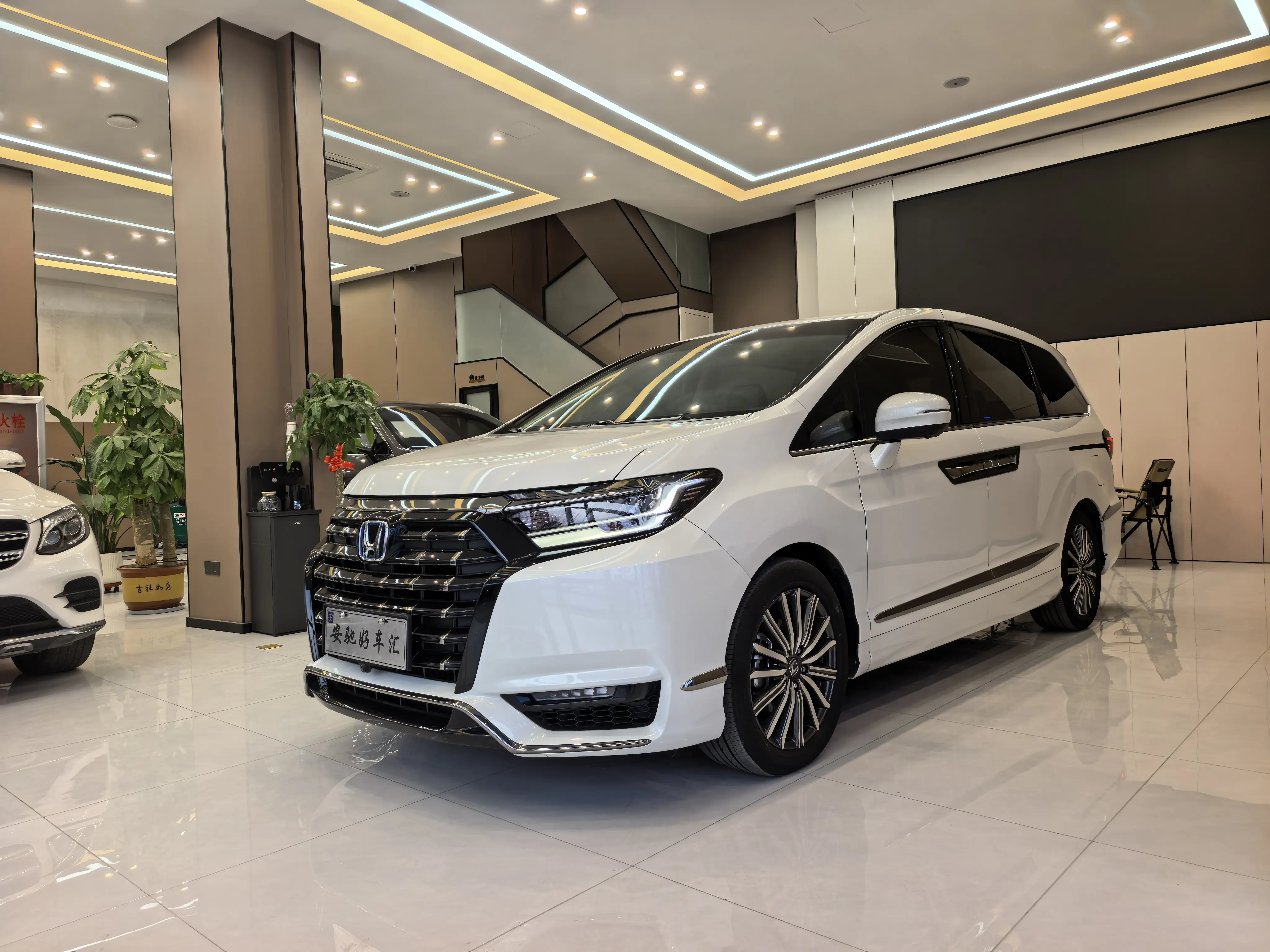 Honda Elysion (Alison)  из Китая