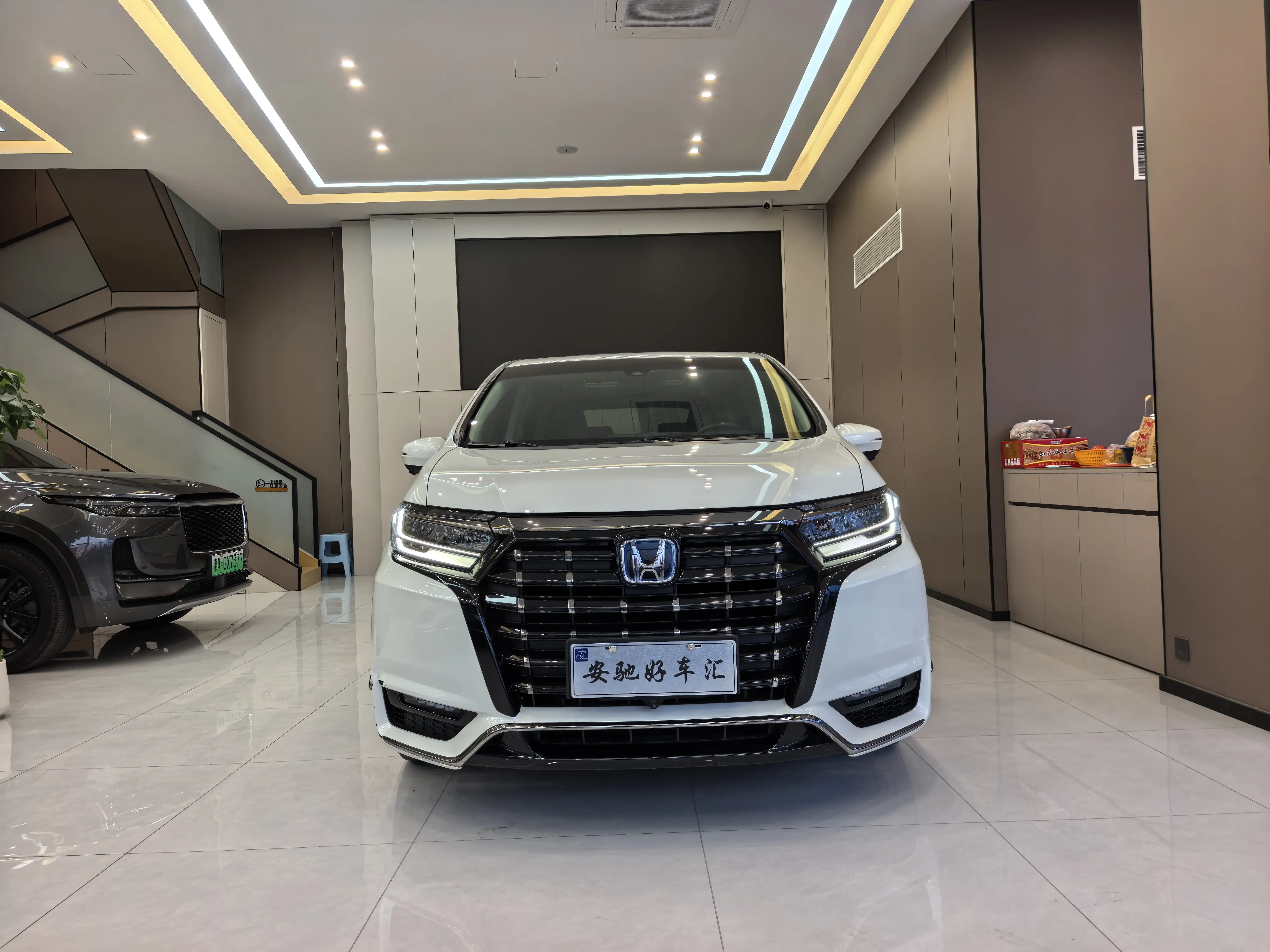 Honda Elysion (Alison)  из Китая