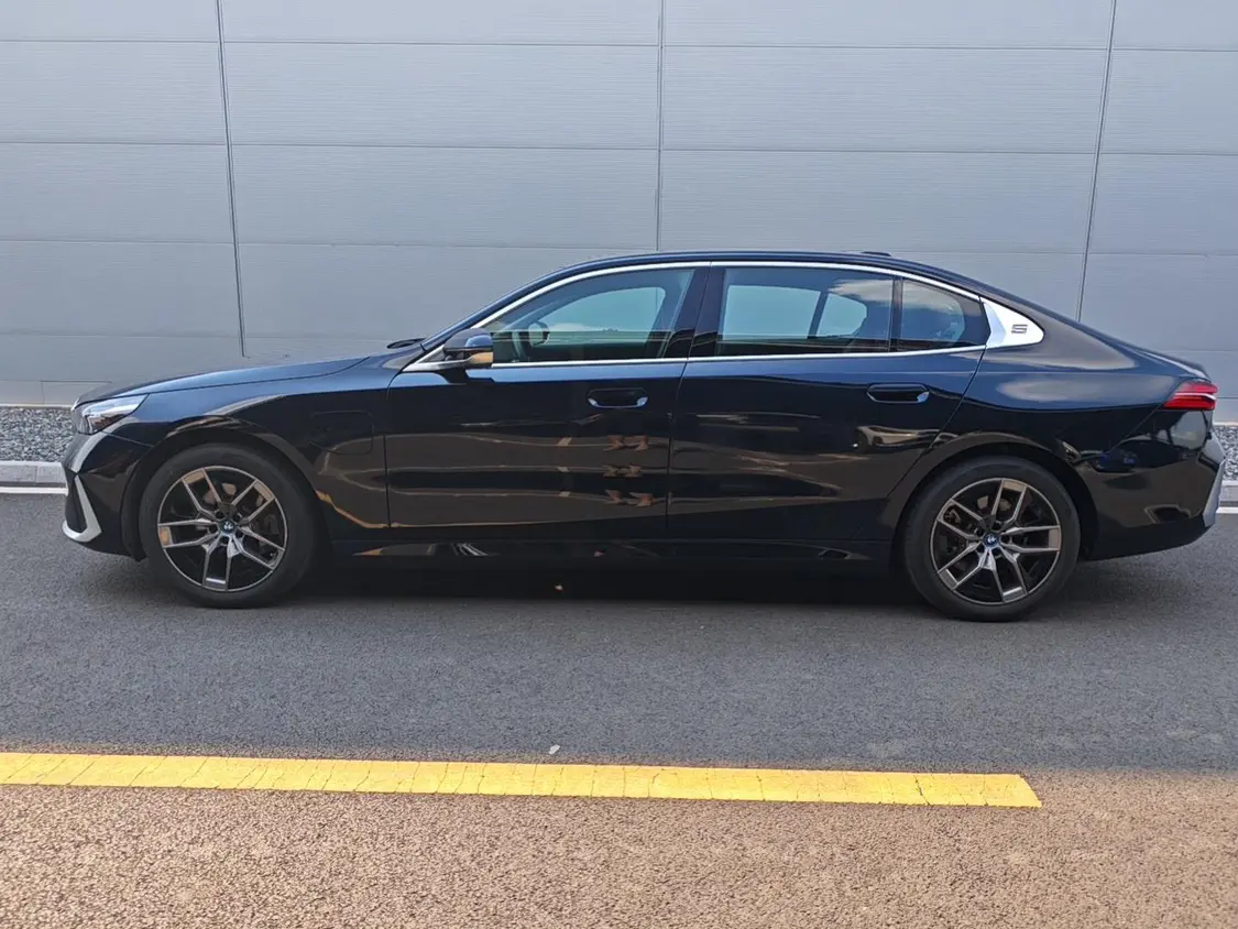 BMW i5  из Китая