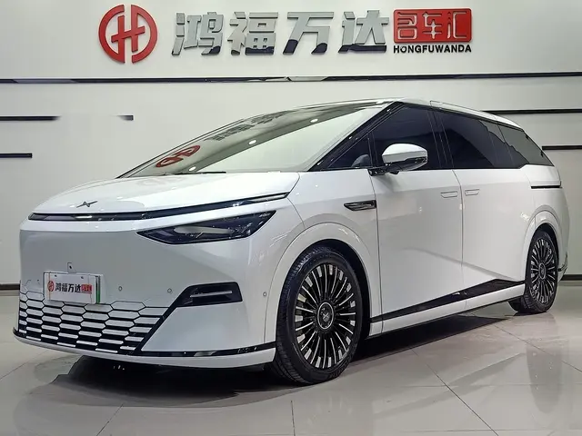 Xpeng X9  из Китая