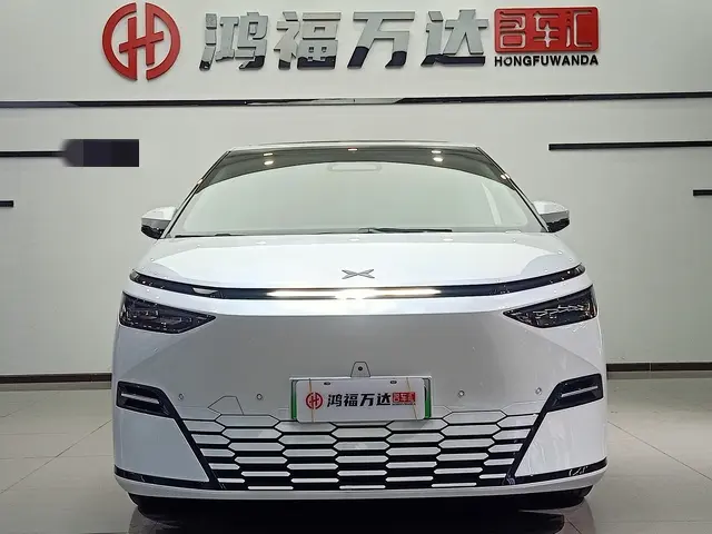 Xpeng X9  из Китая