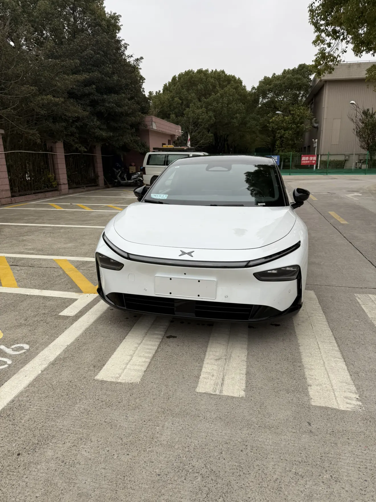 Xpeng P7+  из Китая