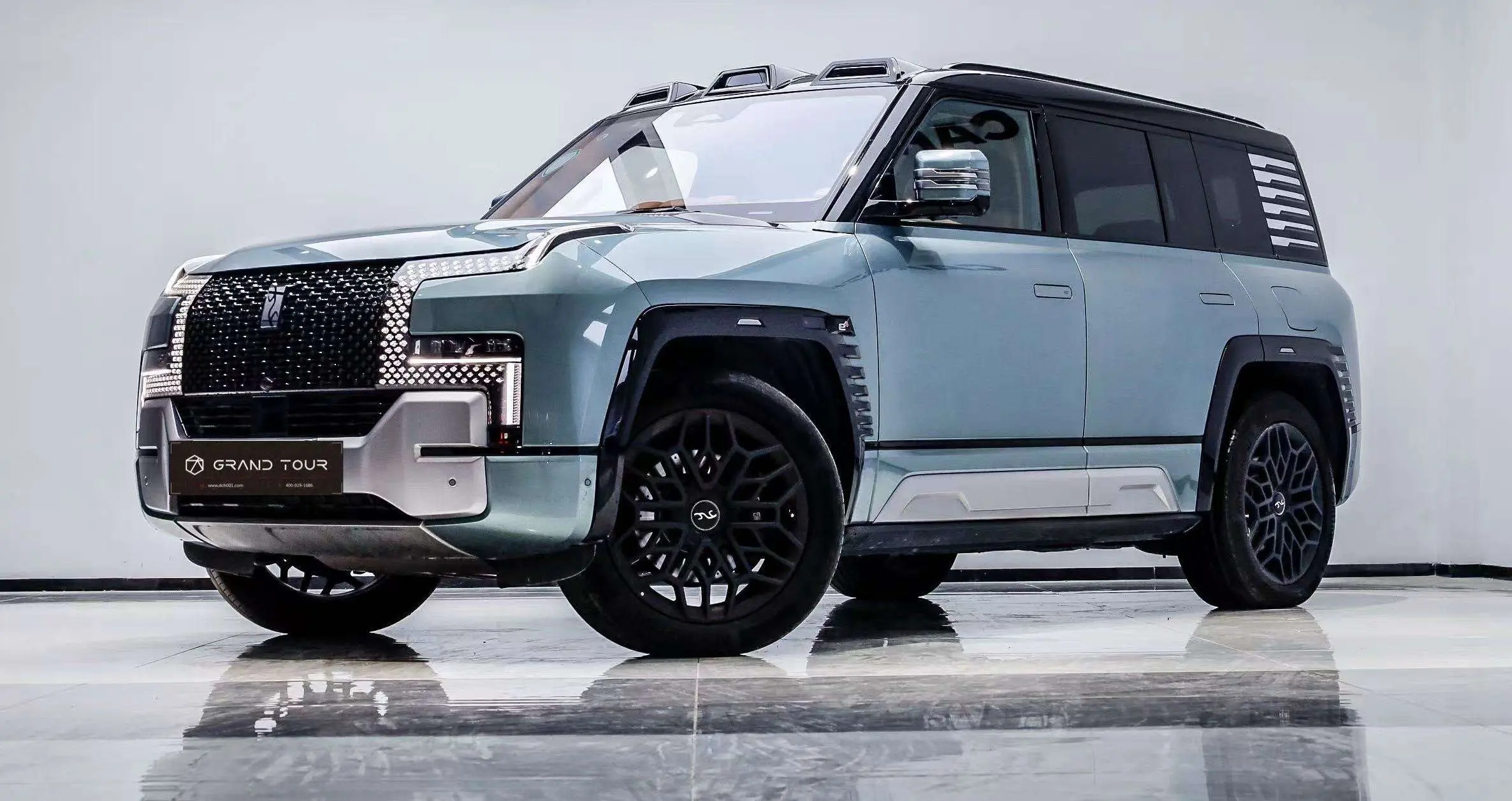 BYD Yangwang U8  из Китая