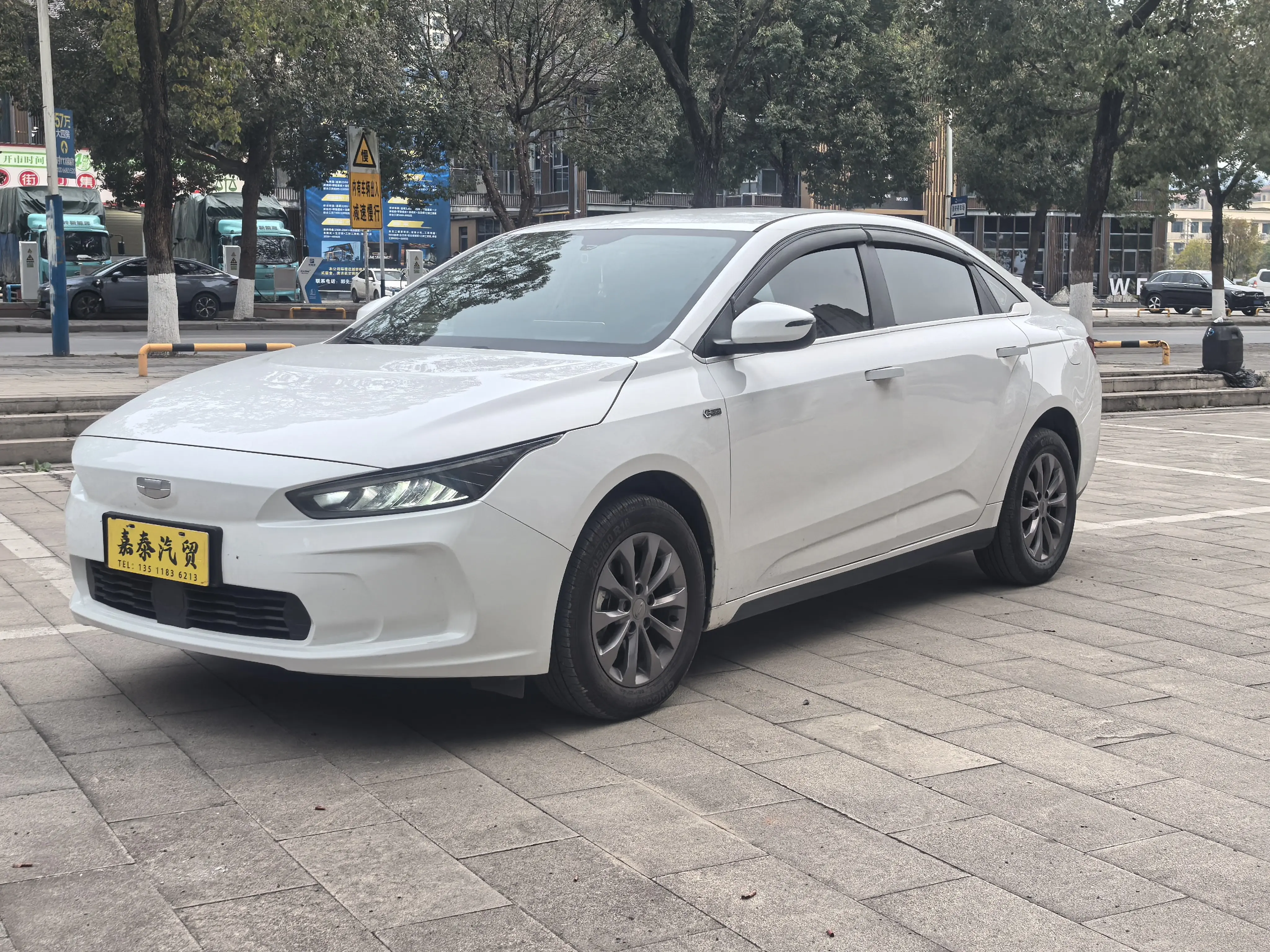 Geely Geometry A  из Китая