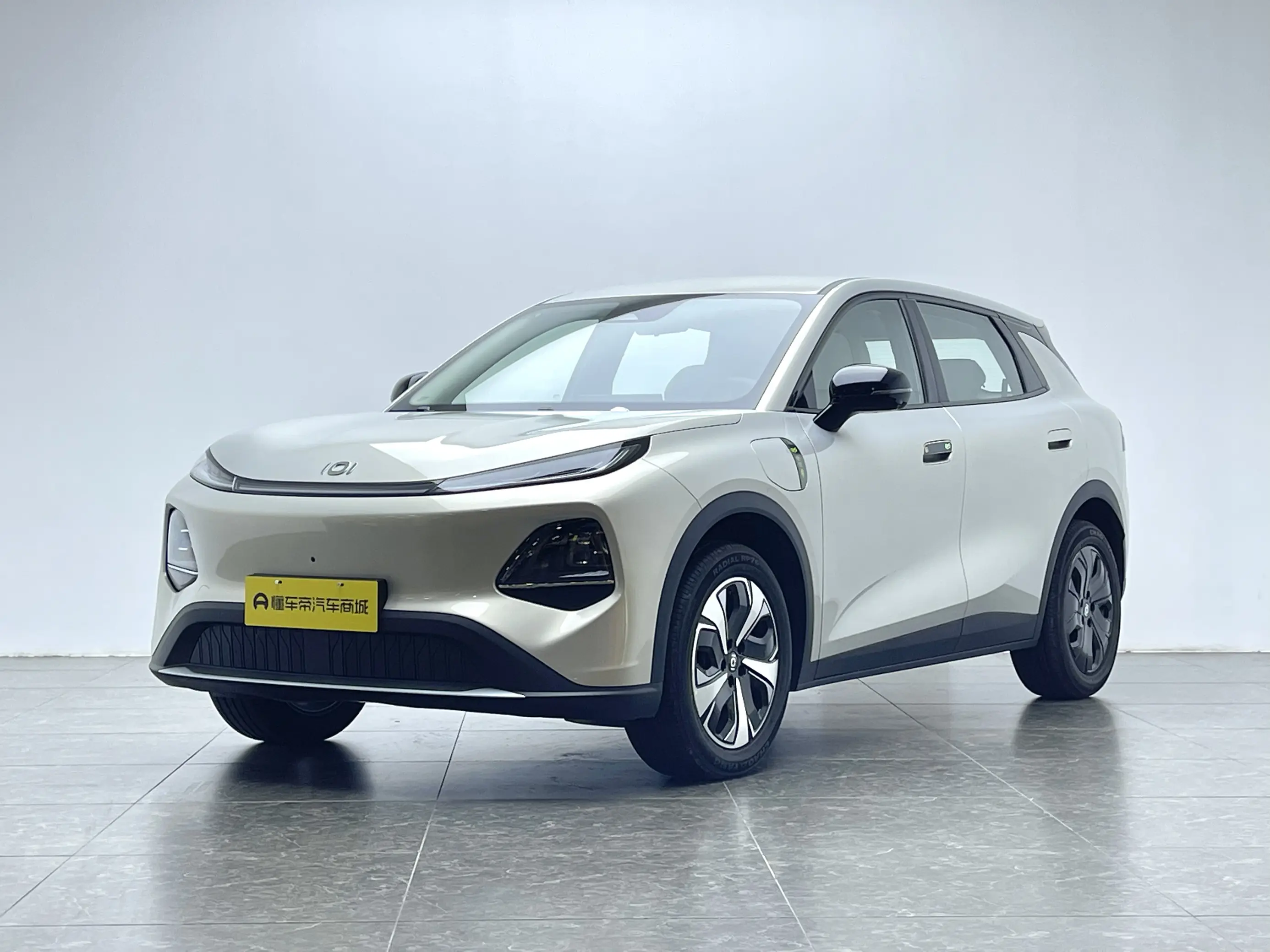 Changan Qiyuan Q05  из Китая